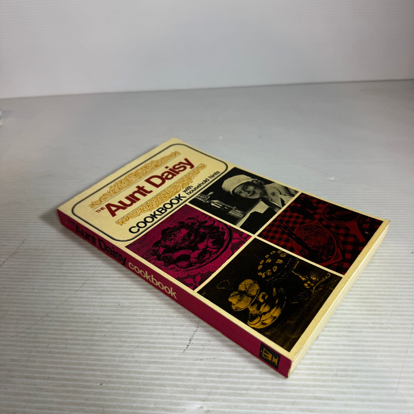Aunt Daisy's Cookbook With Household HINTS (Vintage 1968)