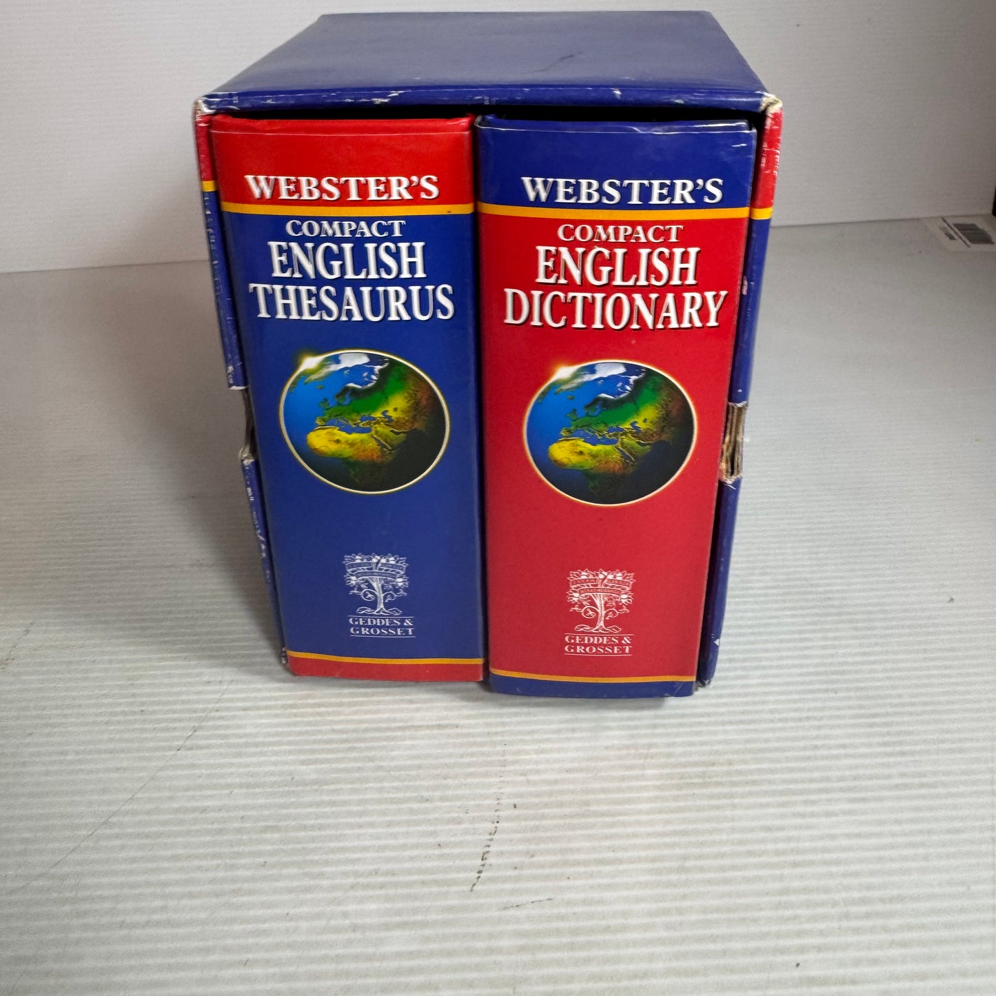 Webster's Compact English Dictionary And English Thesaurus