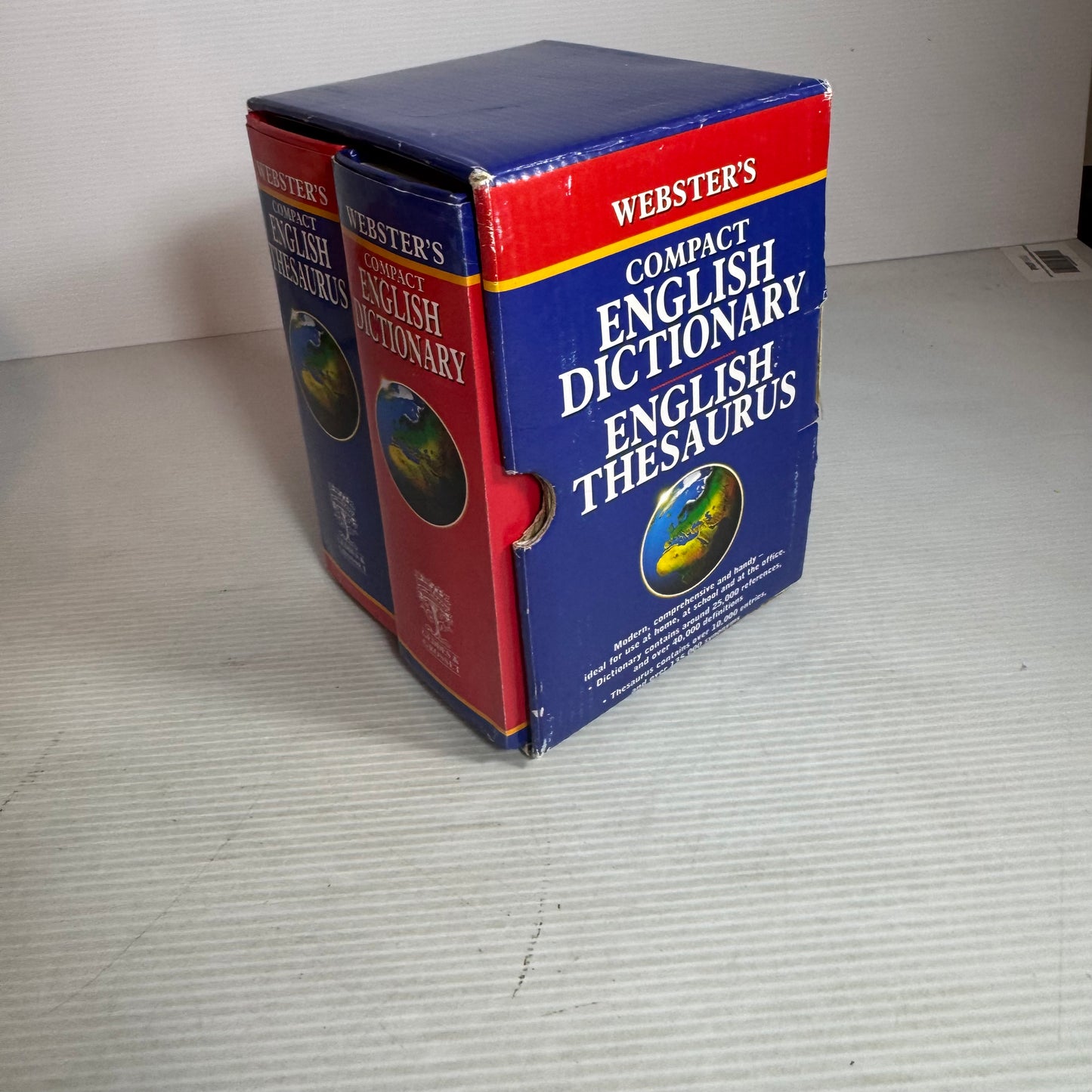 Webster's Compact English Dictionary And English Thesaurus
