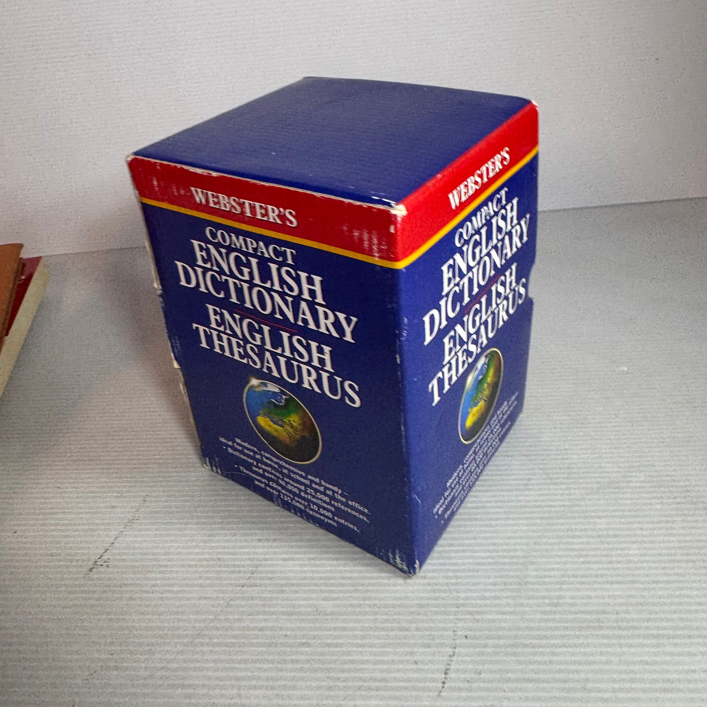 Webster's Compact English Dictionary And English Thesaurus