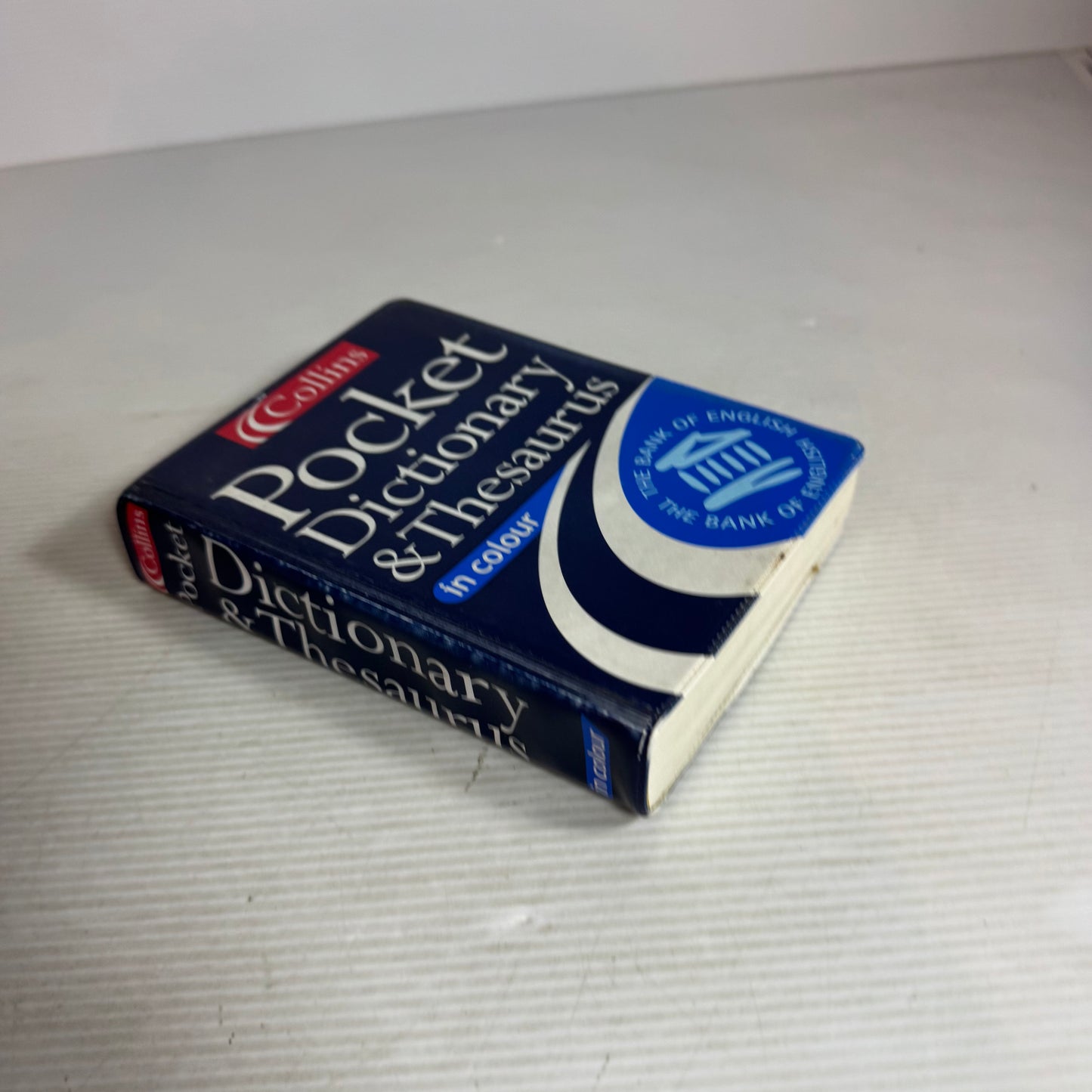 Collins Pocket Dictionary & Thesaurus (in Colour)