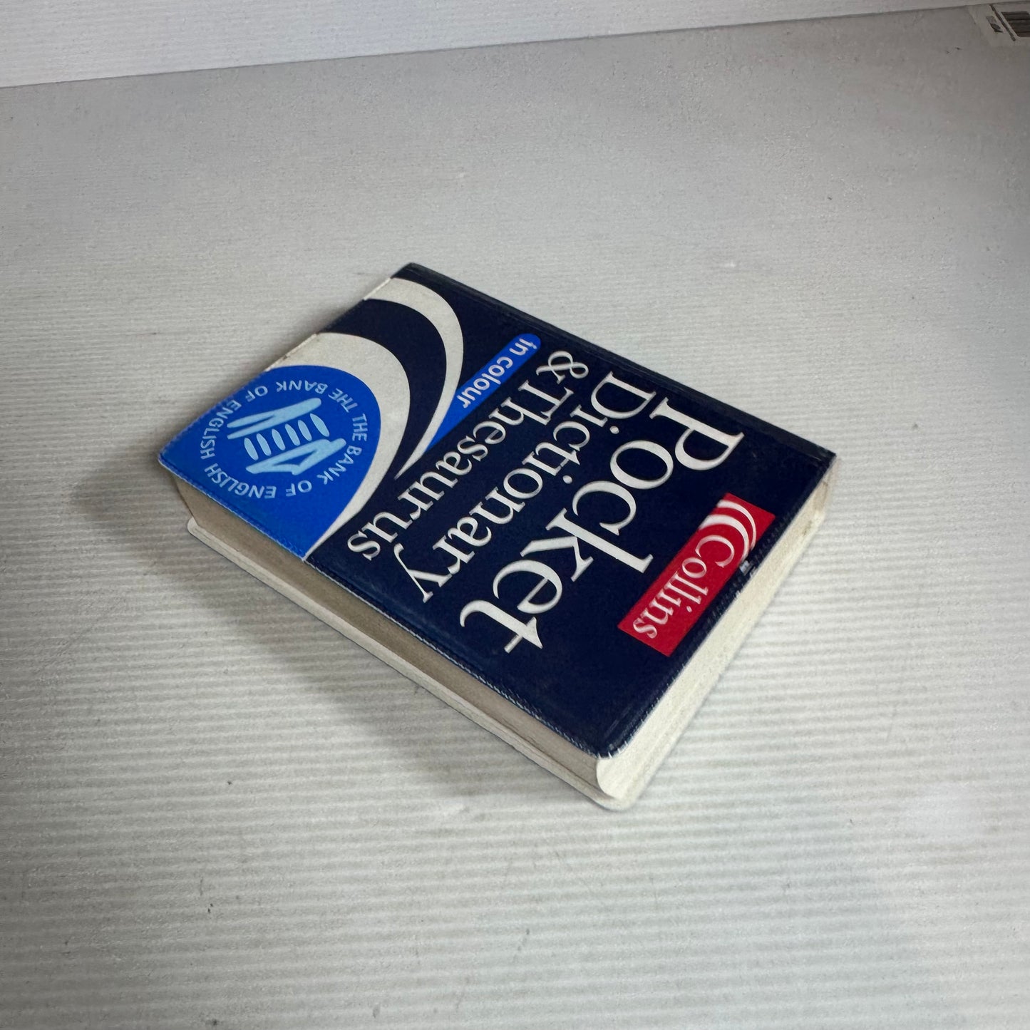 Collins Pocket Dictionary & Thesaurus (in Colour)