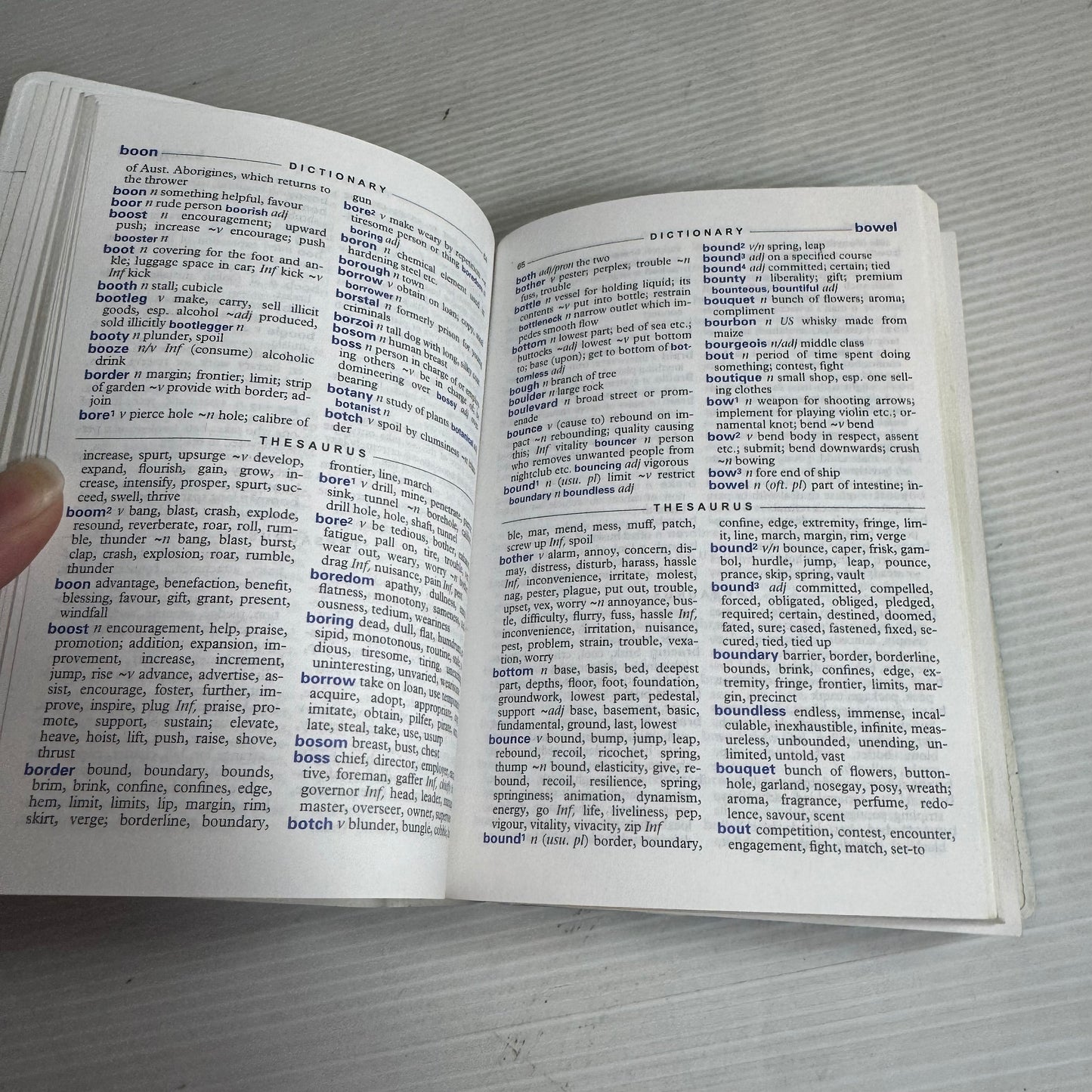 Collins Pocket Dictionary & Thesaurus (in Colour)