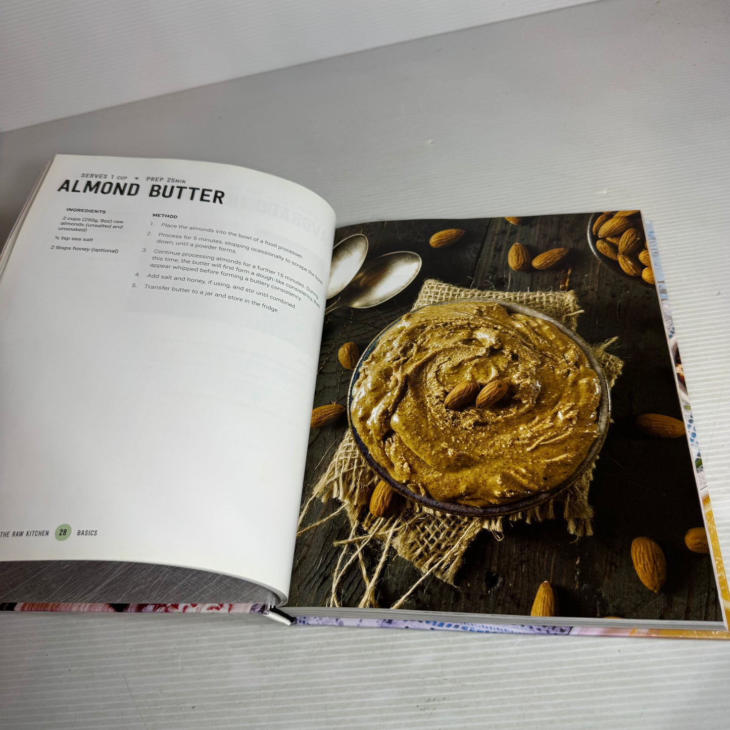 The Raw Kitchen : 150 Great Recipes
