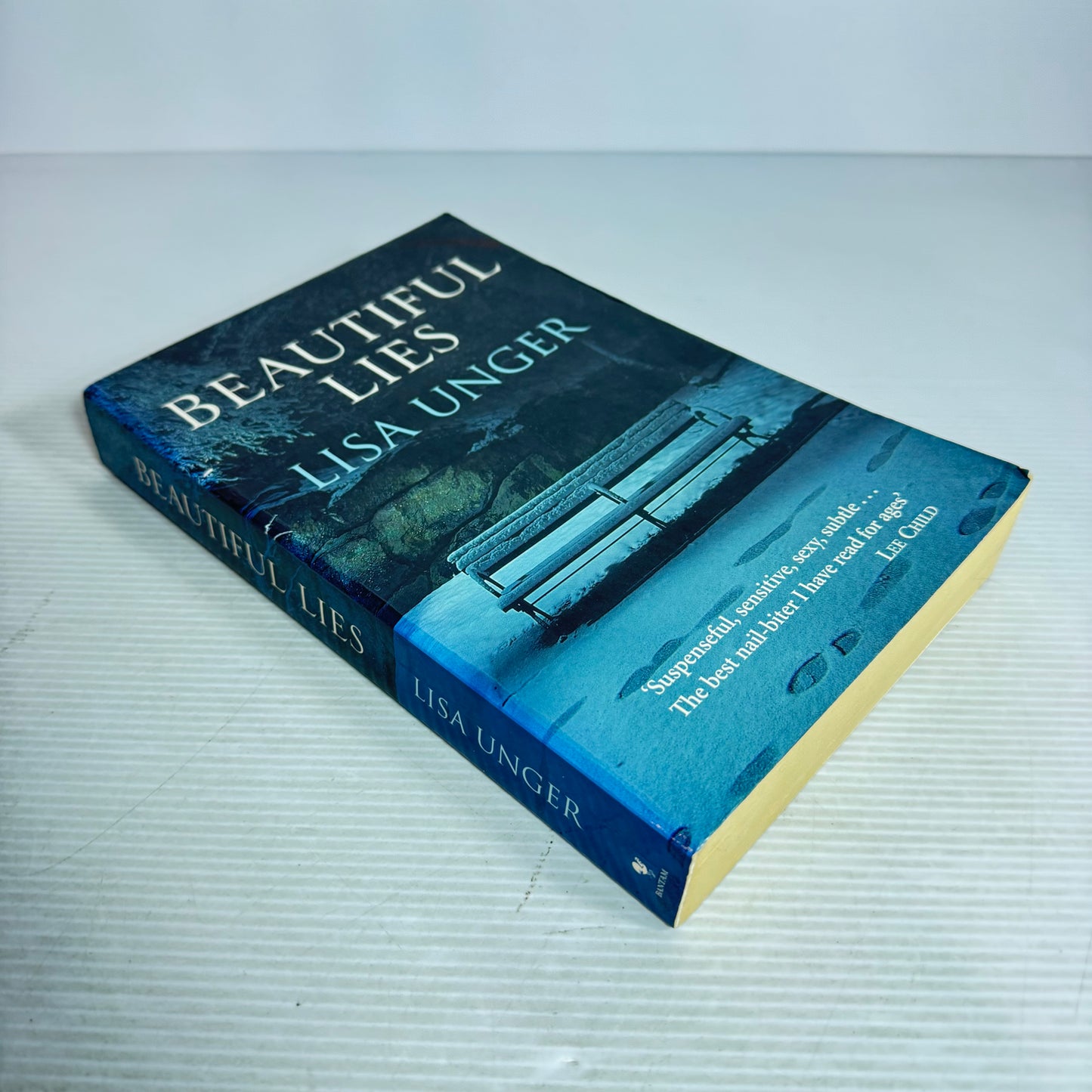 Beautiful Lies - Lisa Unger