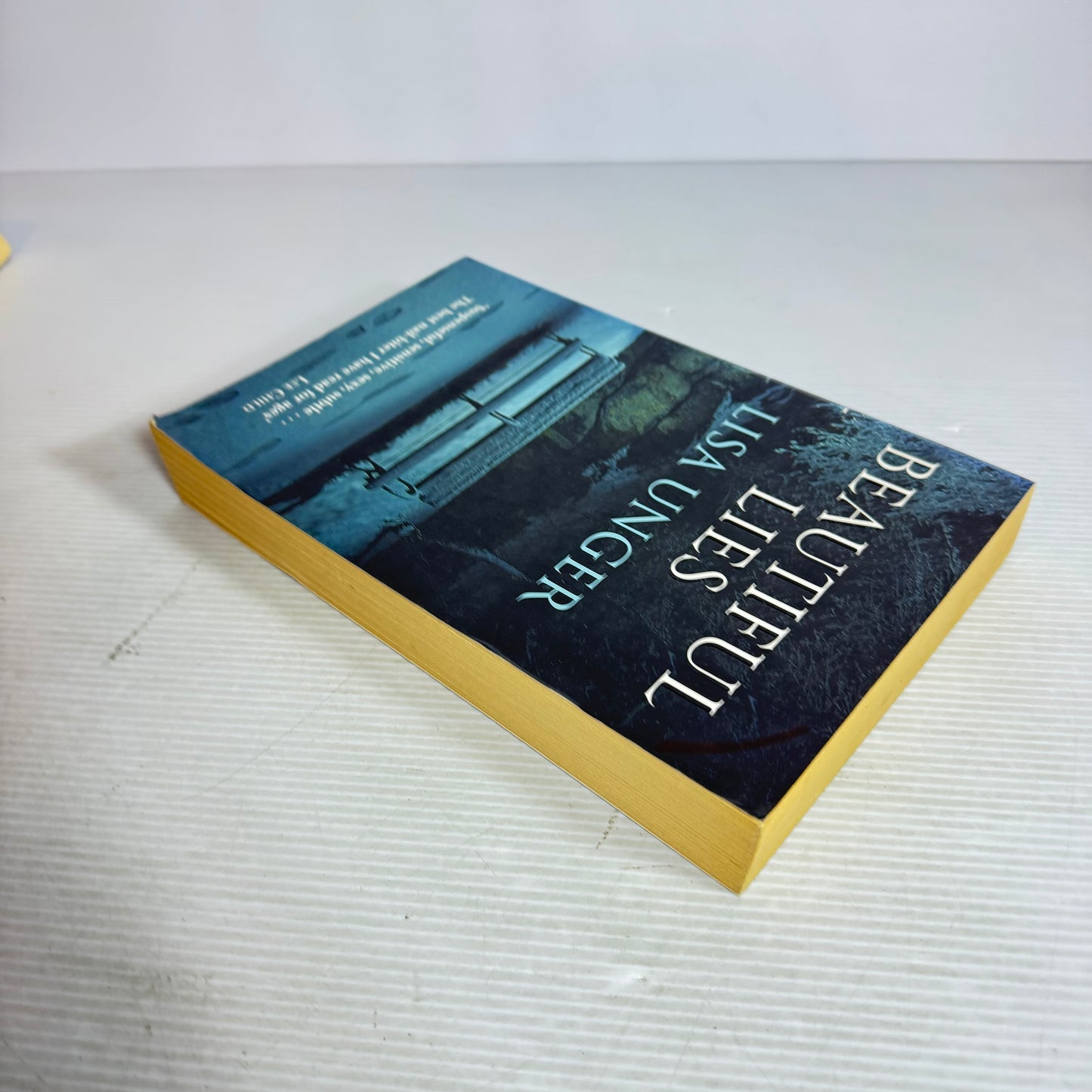 Beautiful Lies - Lisa Unger