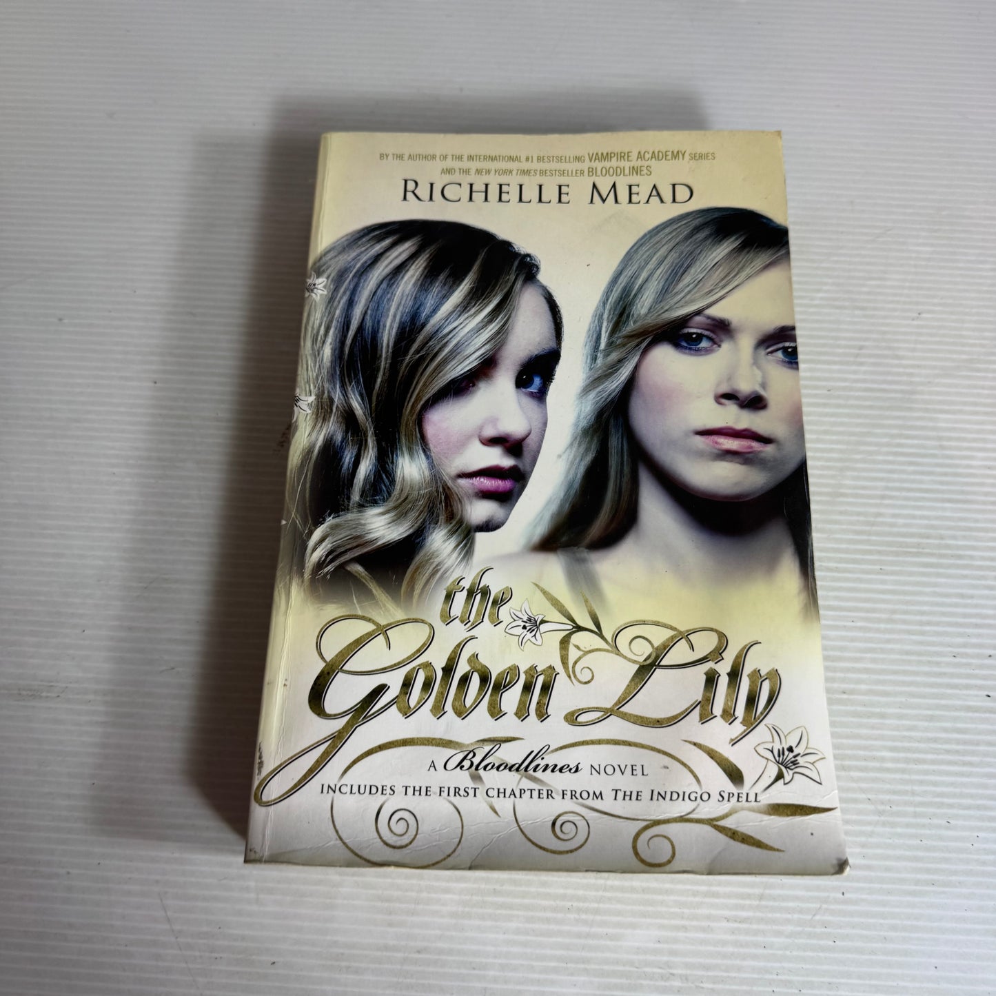 The Golden Lily : A Bloodlines Novel - Rachelle Mead