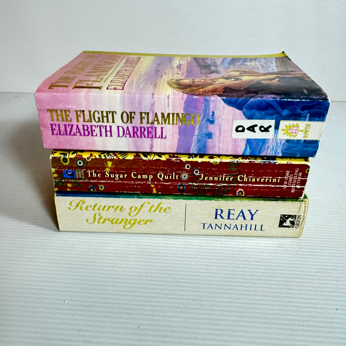 Historical Romance Bundle x 3 : The Flight of Flamingo - Elizabeth Darrell, The Return of the Stranger - Reay Tannahill, The Sugar Camp Quilt - Jennifer Chiaverini (3367)