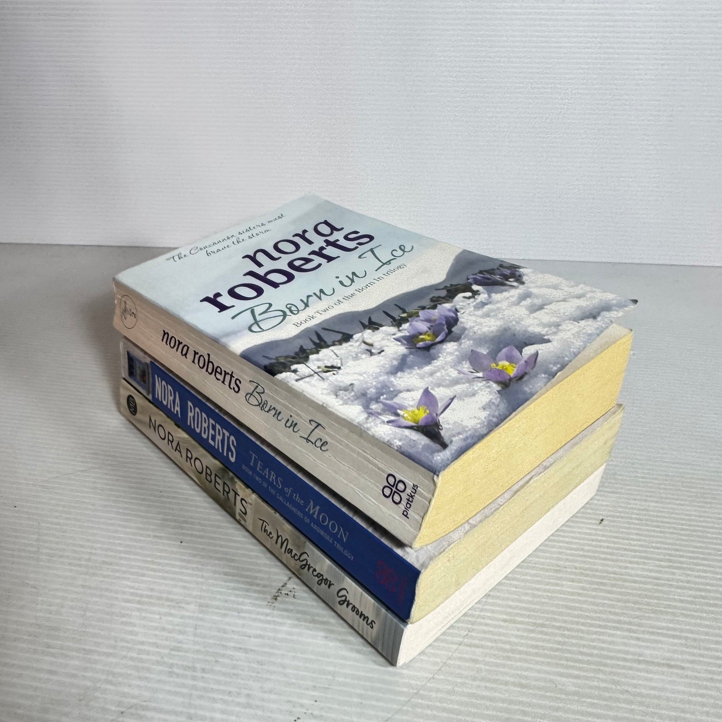 Nora Roberts Medium Paperback Bundle x 3 ; Born In Ice, Tears of the Moon, The MacGregor Grooms(3003)