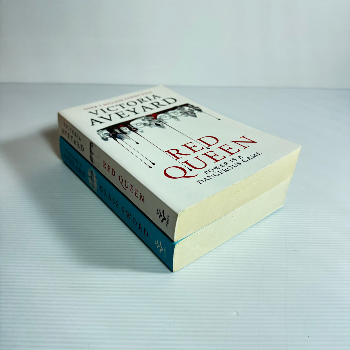 Red Queen Series Bundle x 2 : Red Queen & Glass Sword - Victoria Aveyard (New)(3472)