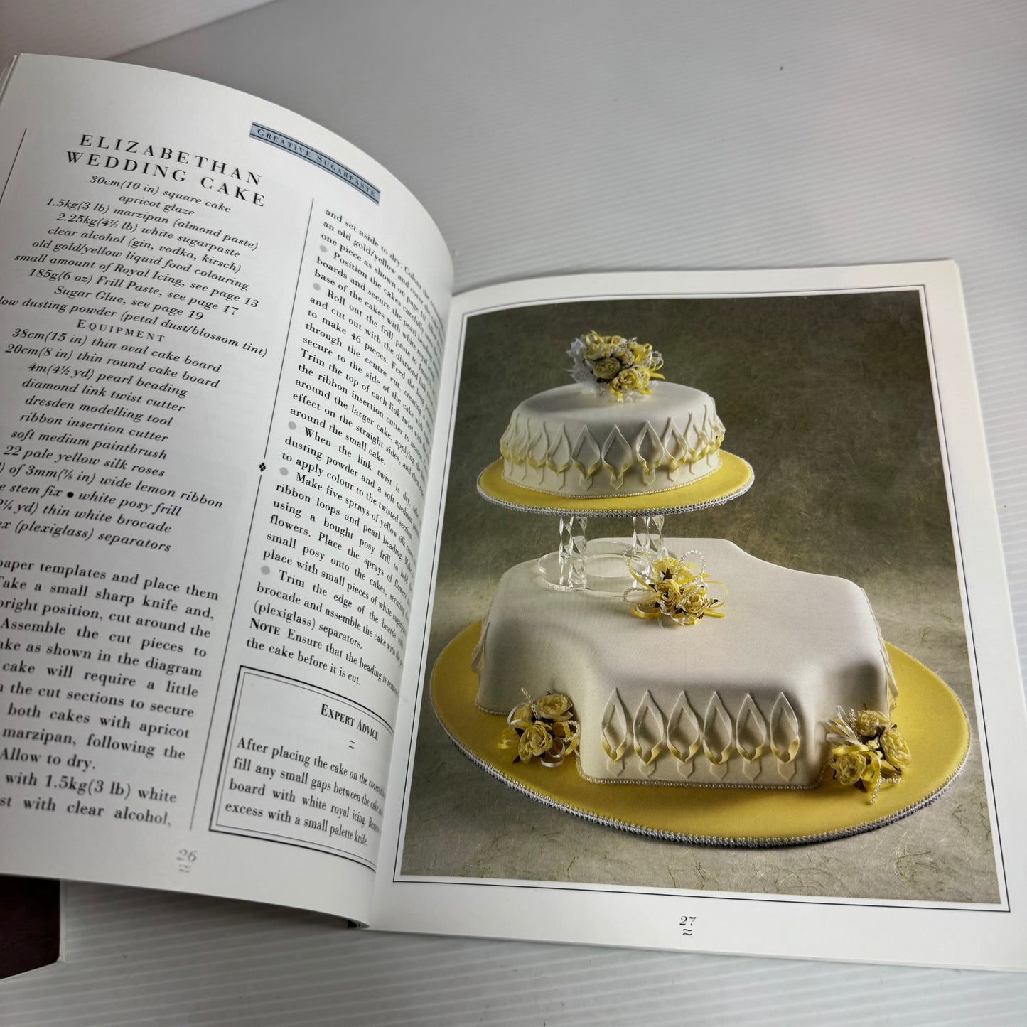 Sugar Craft / Icing Book Bundle x 2 Books : Creative Sugarpaste & Wedding Flowers(2478)