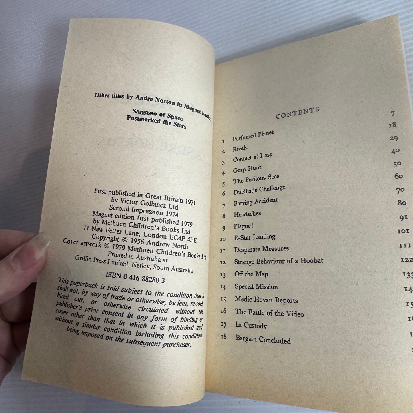 Science Fiction Book Bundle x 3 Books : Star Wars Return of the Jedi, Red Zone, & Plague Ship (2591)