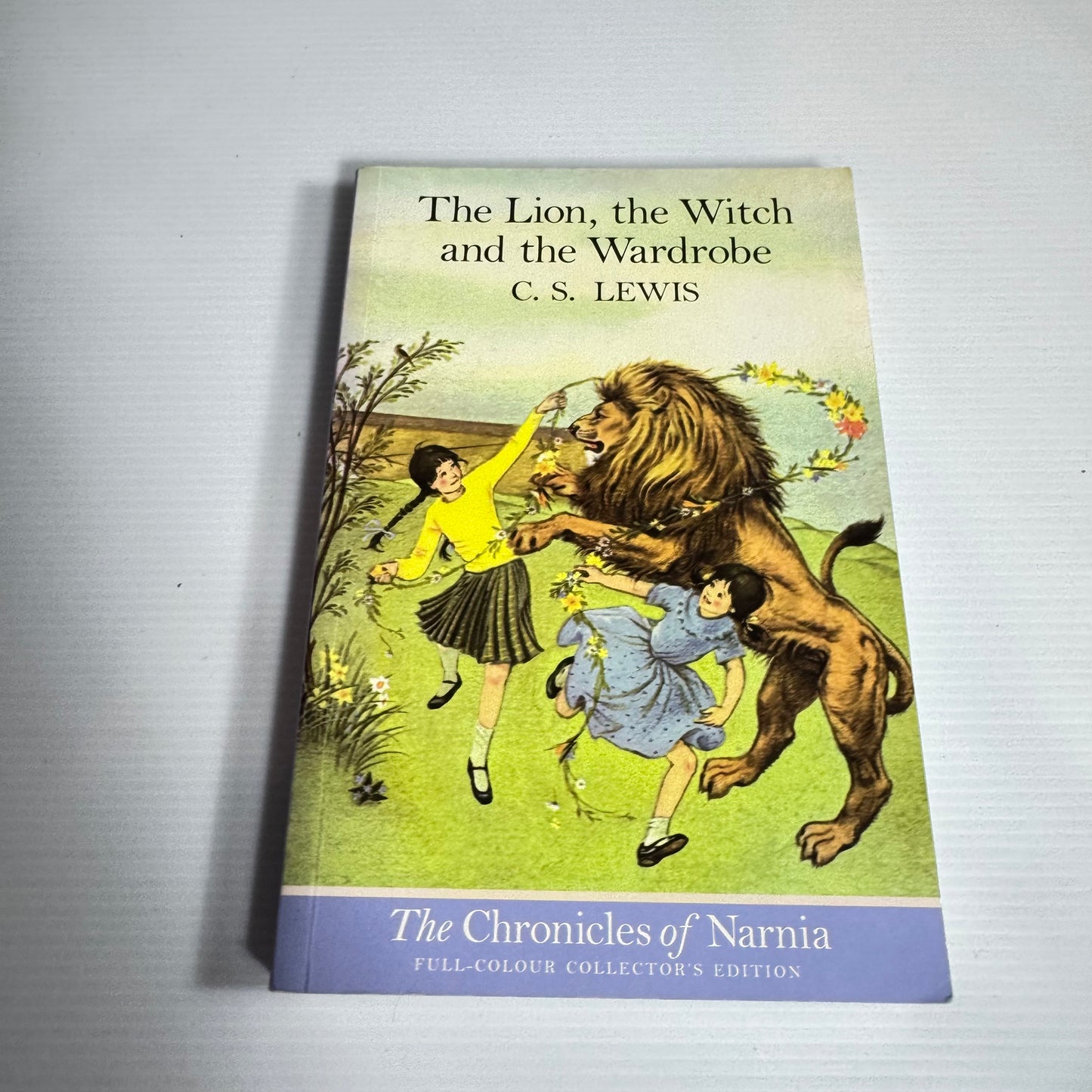 The Chronicles of Narnia : The Lion The Witch and The Wardrobe - C.S. Leiws