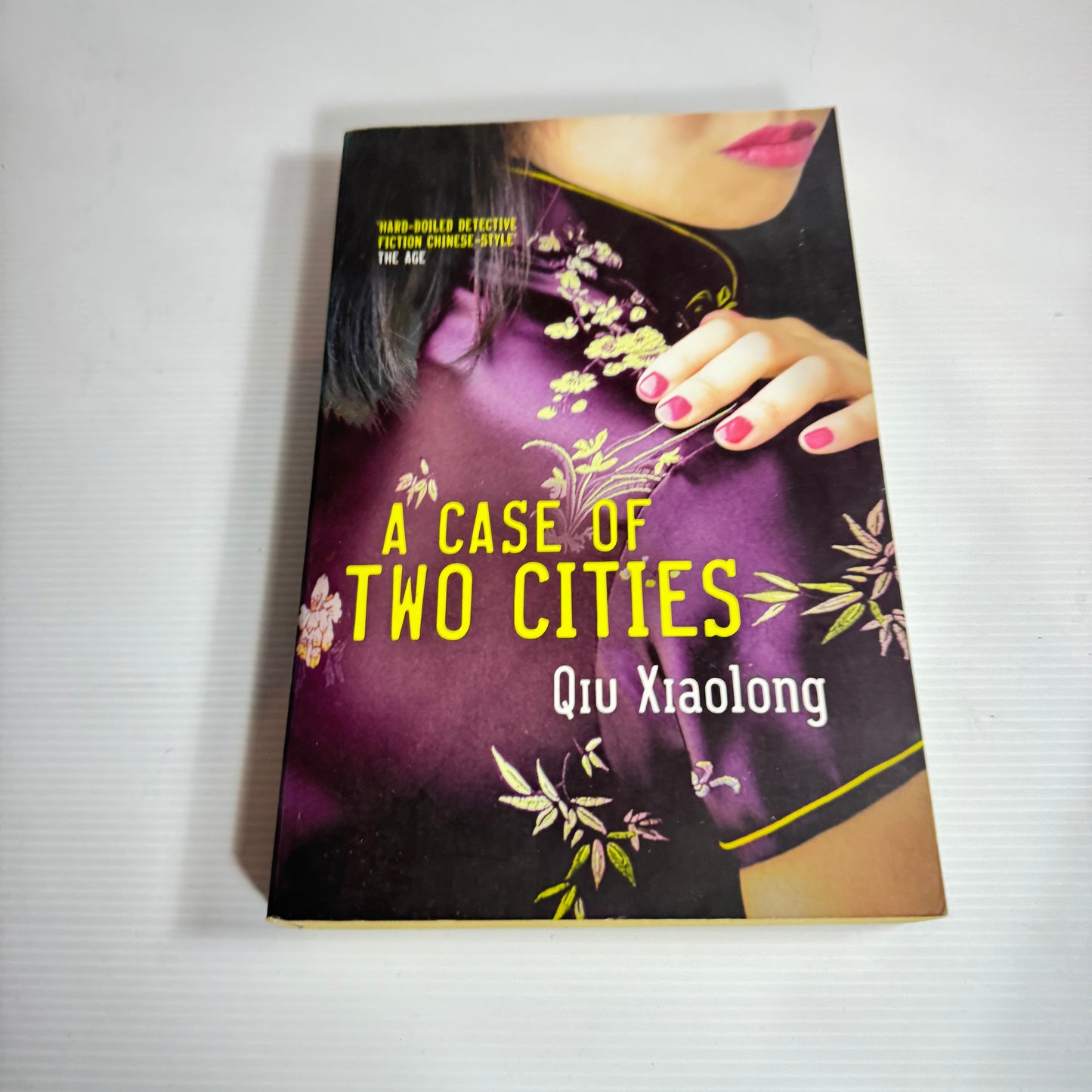 A Case Of Two Cities - Qui Xiaolong