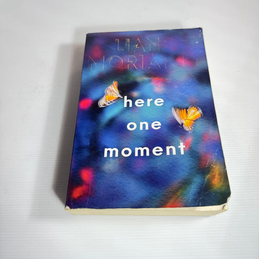 Here One Moment - Liane Moriarty