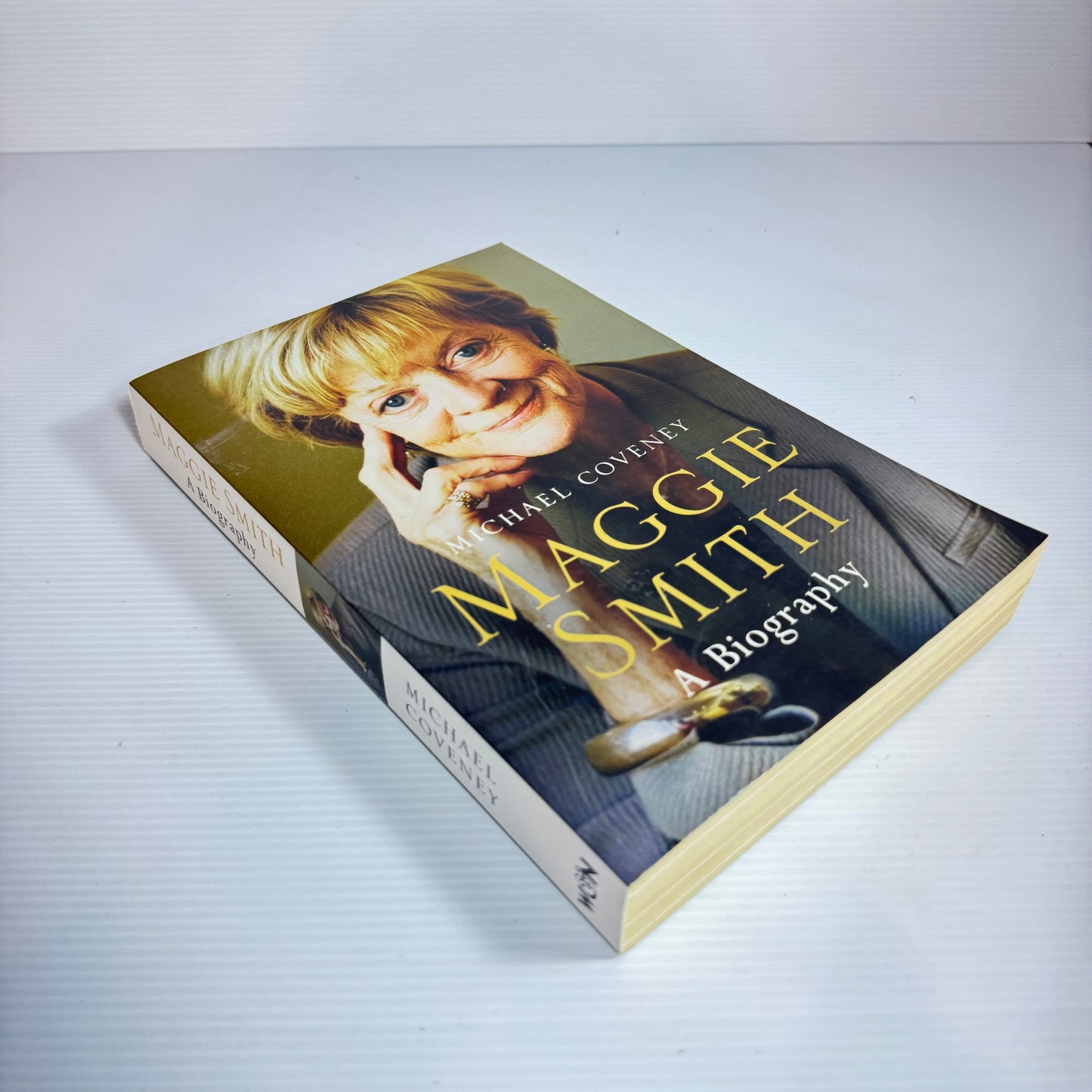 Maggie Smith : A Biography - Michael Coveney