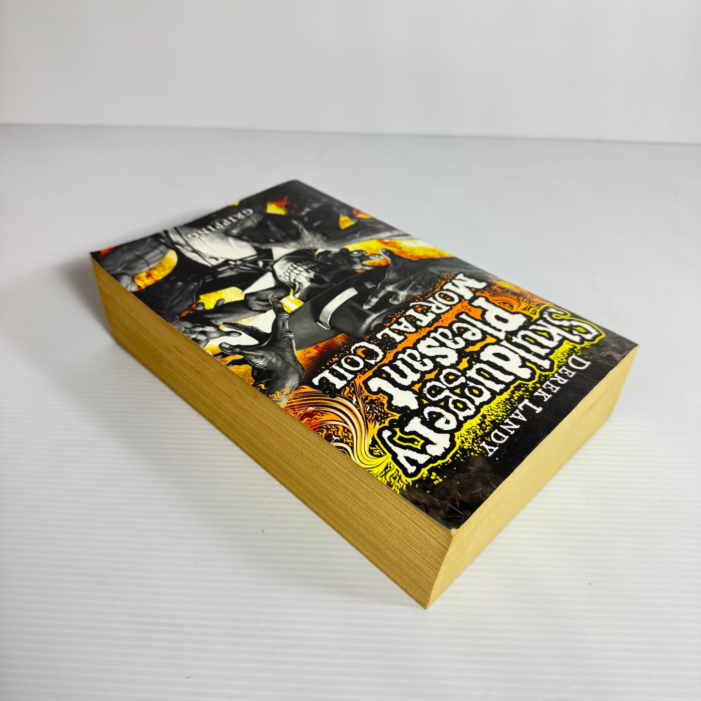 Skulduggery Pleasant : Mortal Coil - Derek Landy (Yellow/Orange Cover)