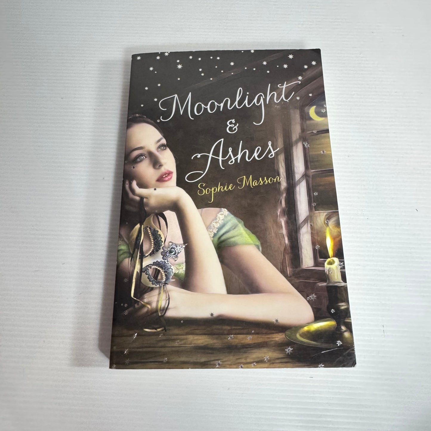 Moonlight & Ashes - Sophie Masson