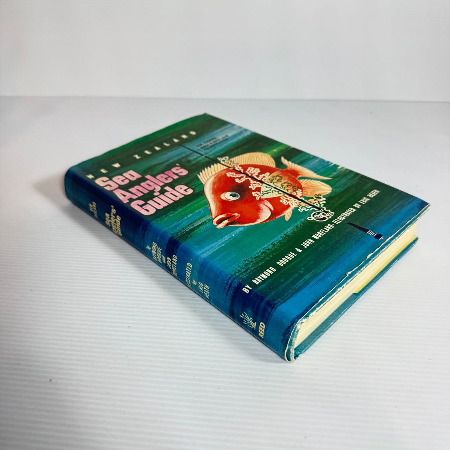 New Zealand Sea Anglers Guide - Raymond Doogue & John Moreland (Vintage 1973 6th Edition)