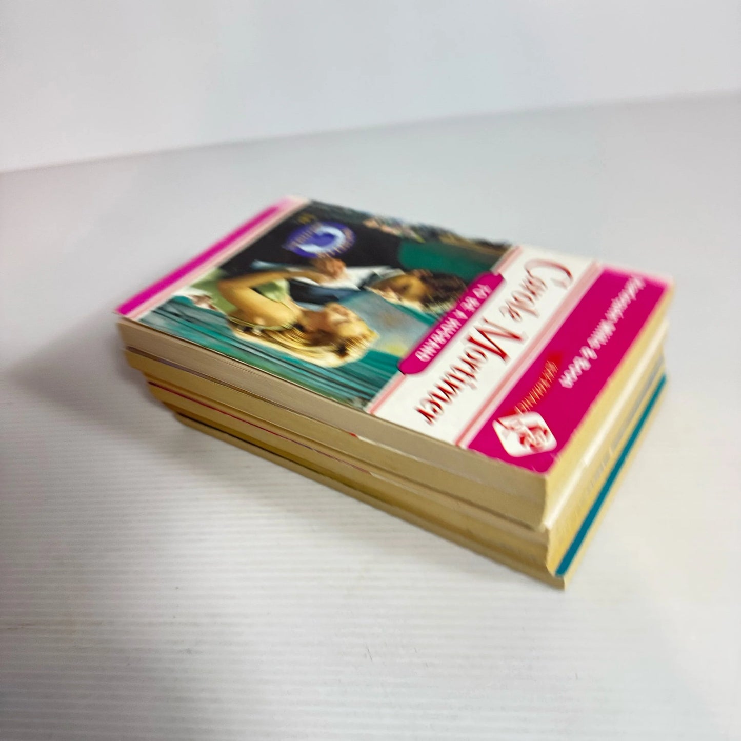 Mills & Boon Book Bundle x 6 Books : Mixed Themes  (2282)