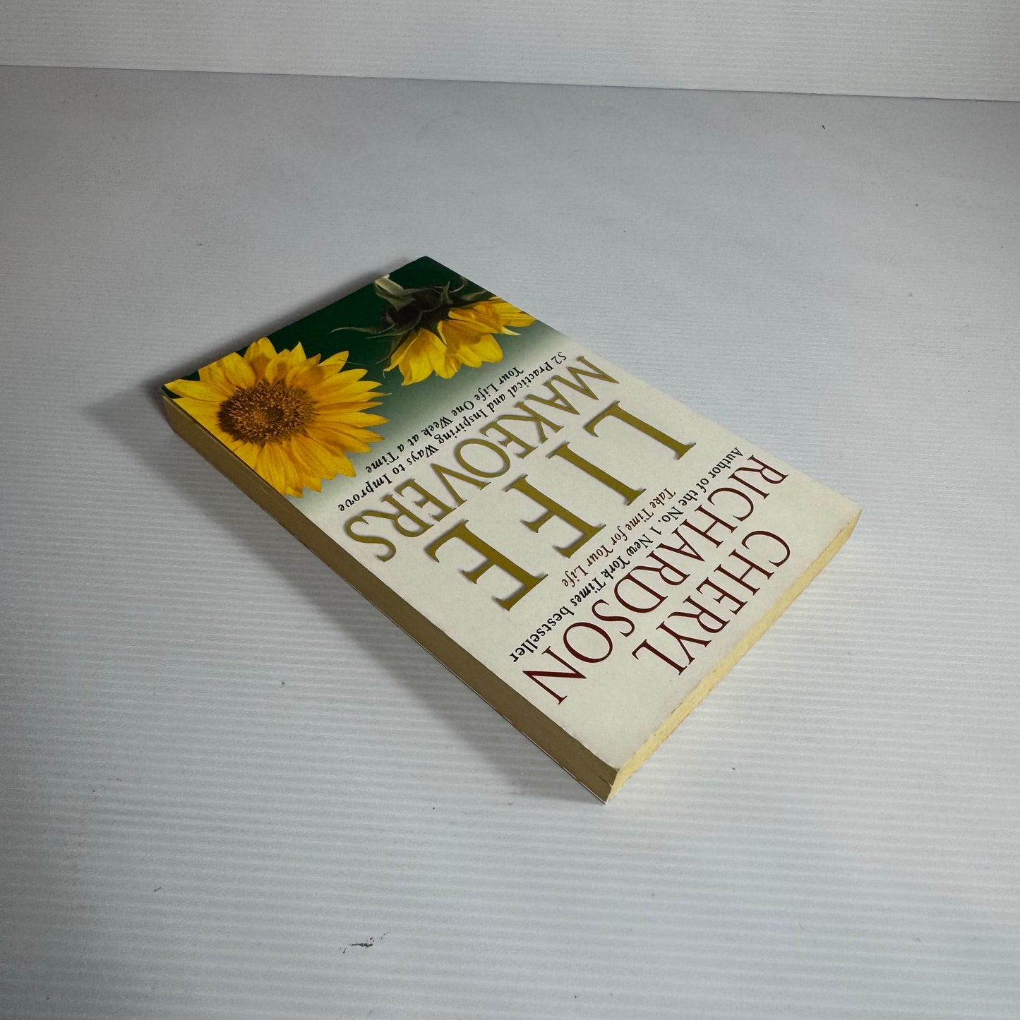 Life Makeovers : 52 Practical and Inspiring Ways to Improve Your Life One Week at a Time - Cheryl Richardson