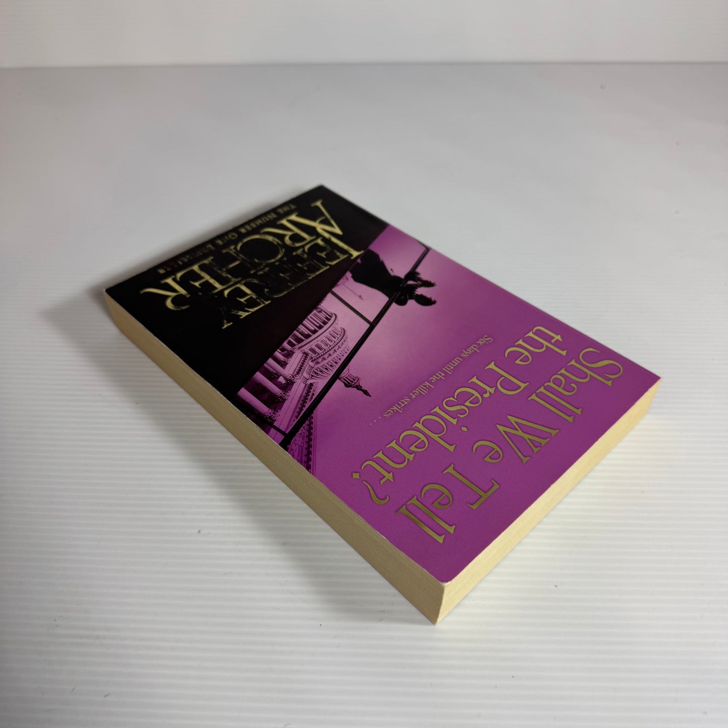 Shall We Tell The President - Jeffrey Archer