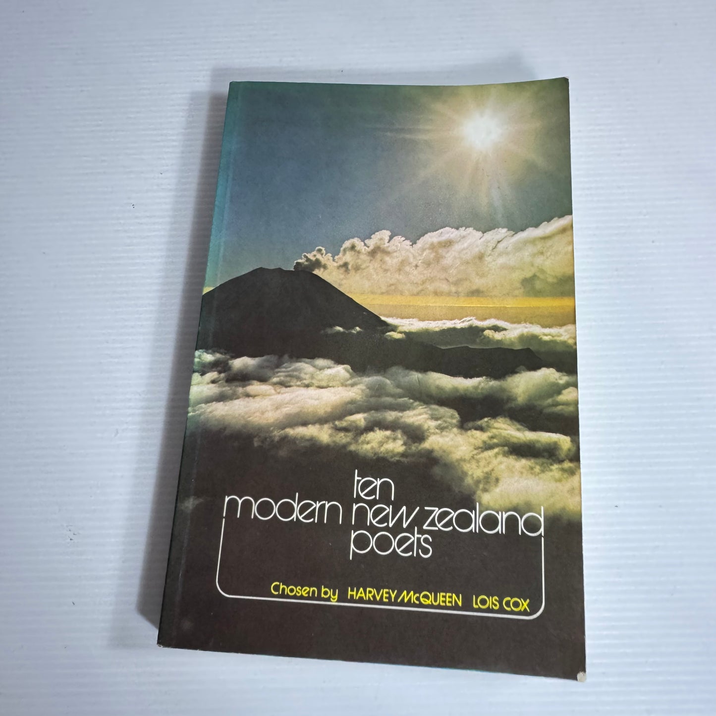 Ten Modern New Zealand Poets - Chosen by Harvey McQueen & Lois Cox