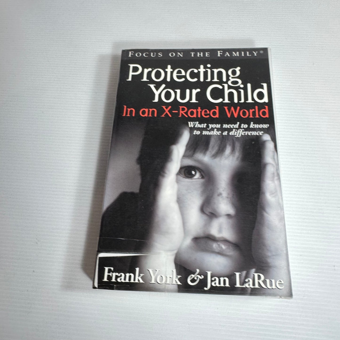 Protecting Your Child In An X-Rated World : What You Need to Know to Make a Difference - Frank York & Jan LaRue