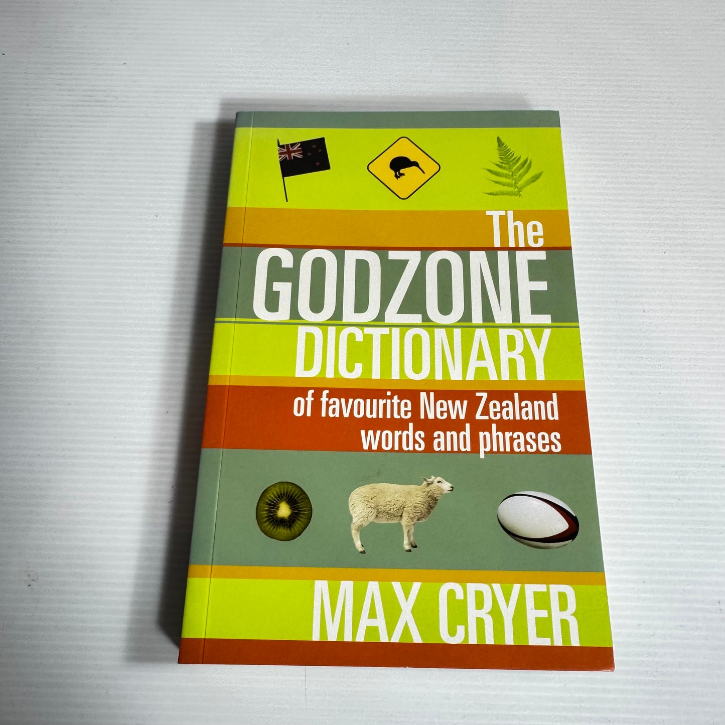 The Godzone Dictionary of Favourite New Zealand Words and Phrases - Max Cryer