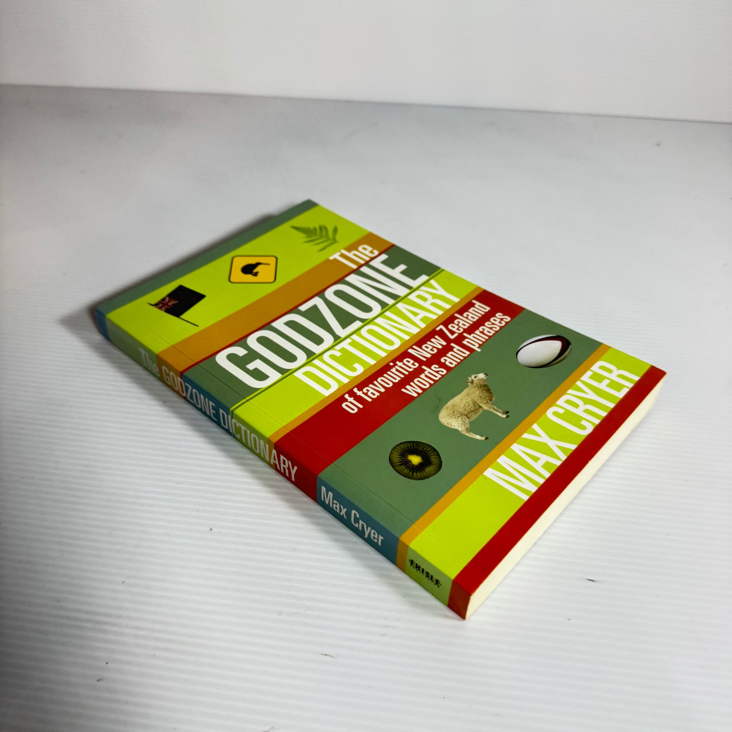 The Godzone Dictionary of Favourite New Zealand Words and Phrases - Max Cryer