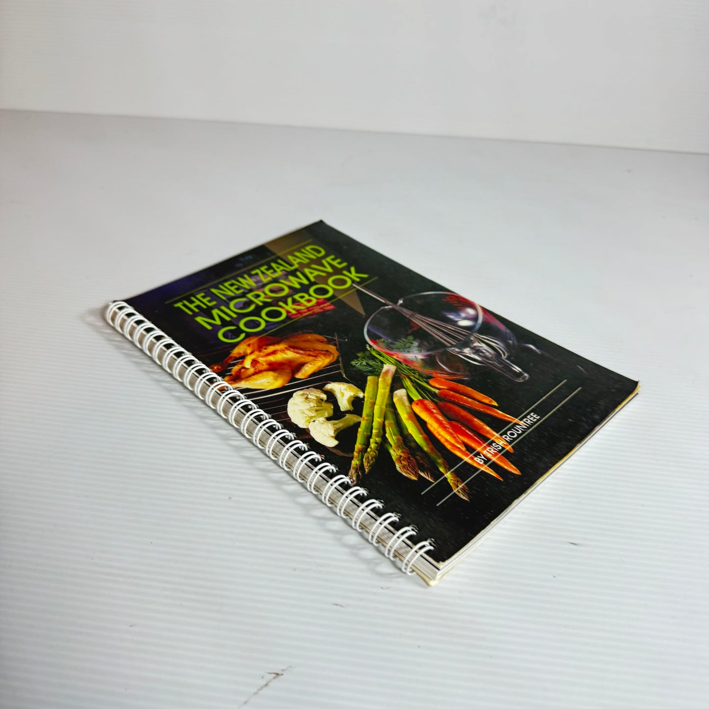 The New Zealand Microwave Cookbook - Trish Rountree