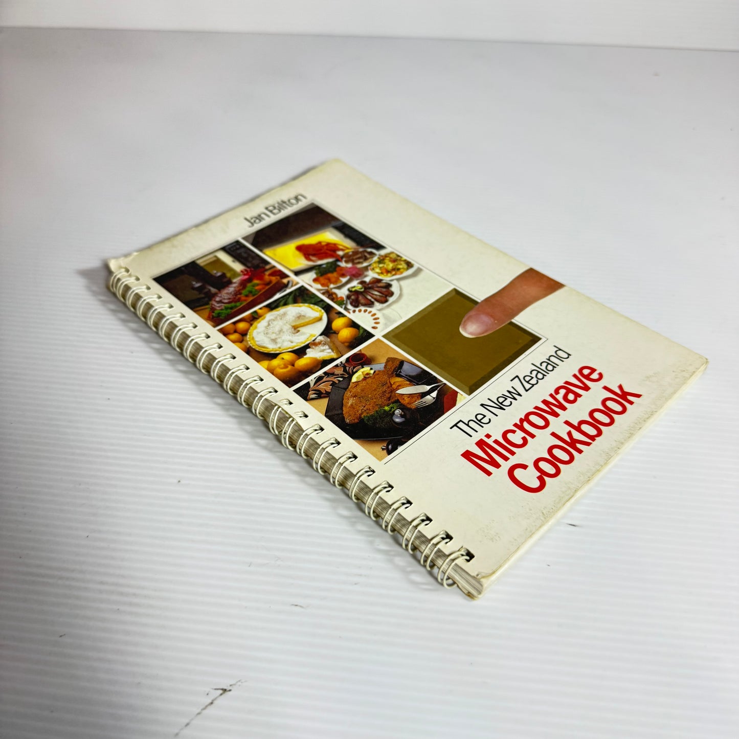 The New Zealand Microwave Cookbook - Jan Bilton