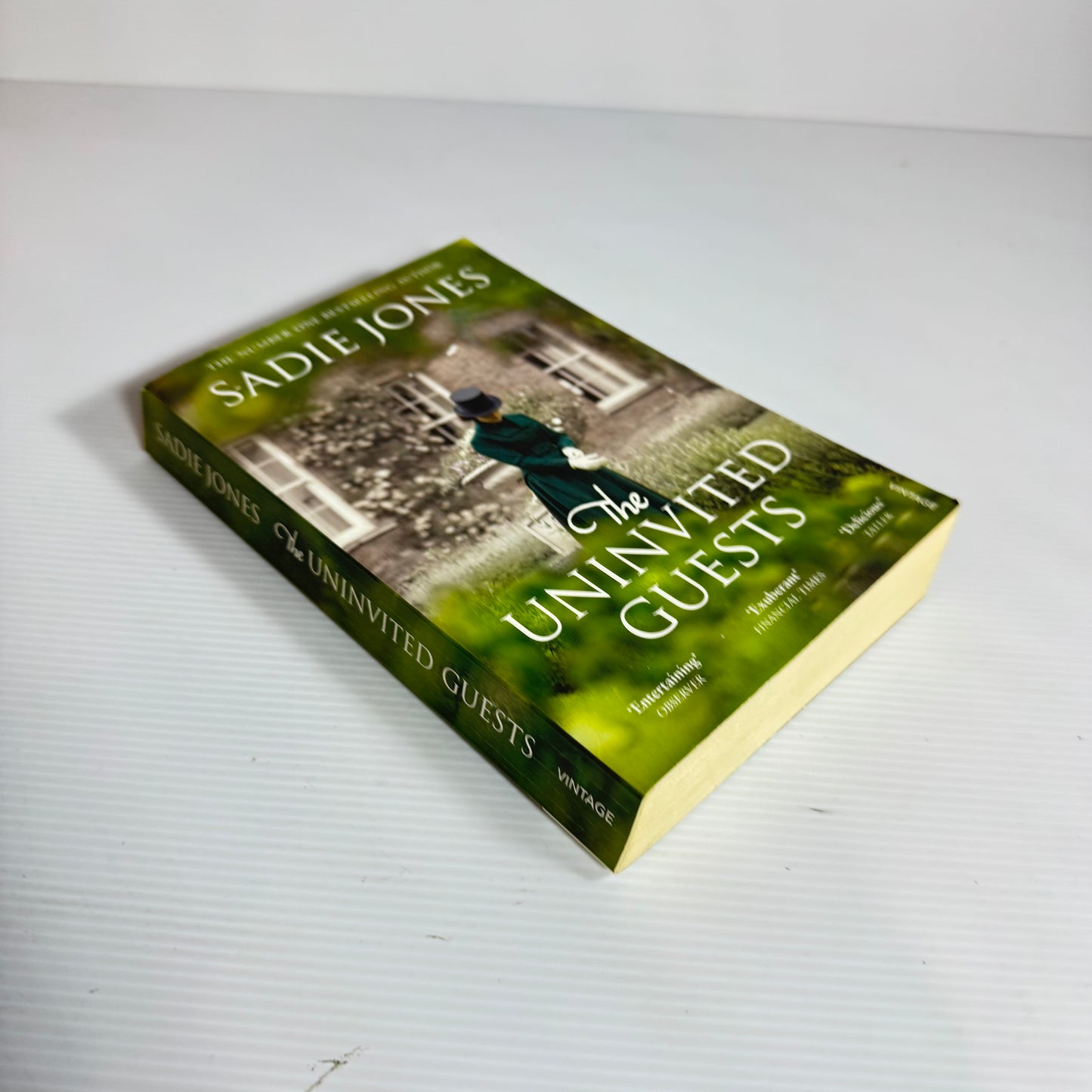 The Uninvited Guests - Sadie Jones