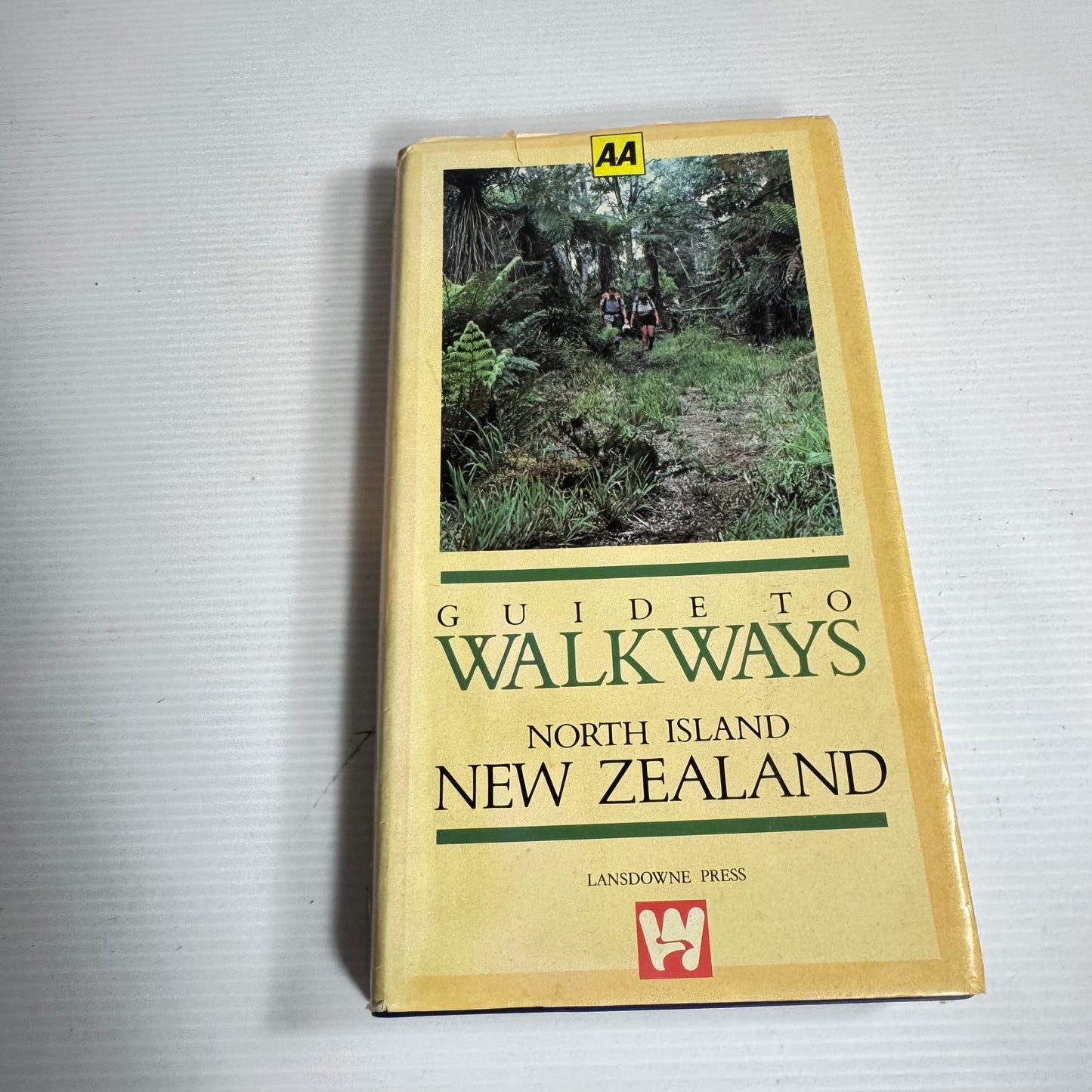 Guide to Walkways : North Island New Zealand