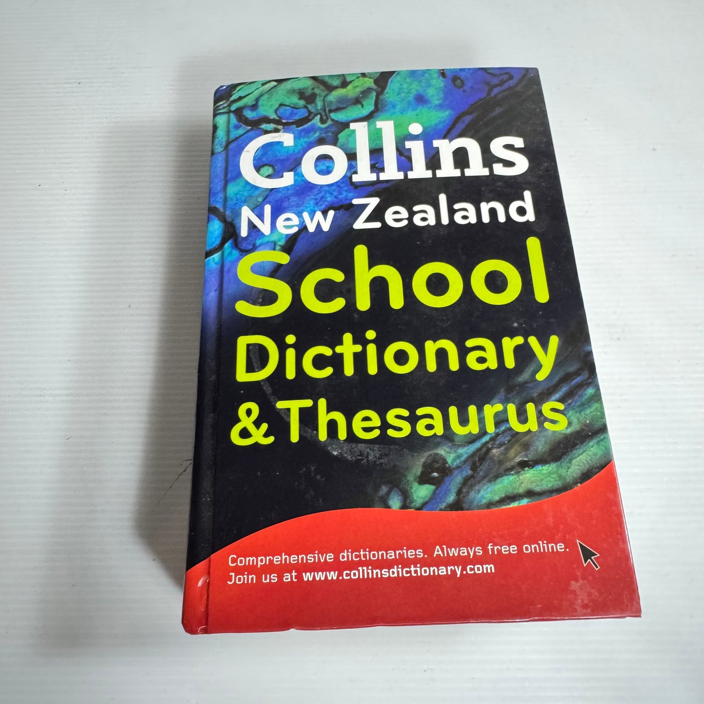Collins New Zealand School Dictionary & Thesaurus