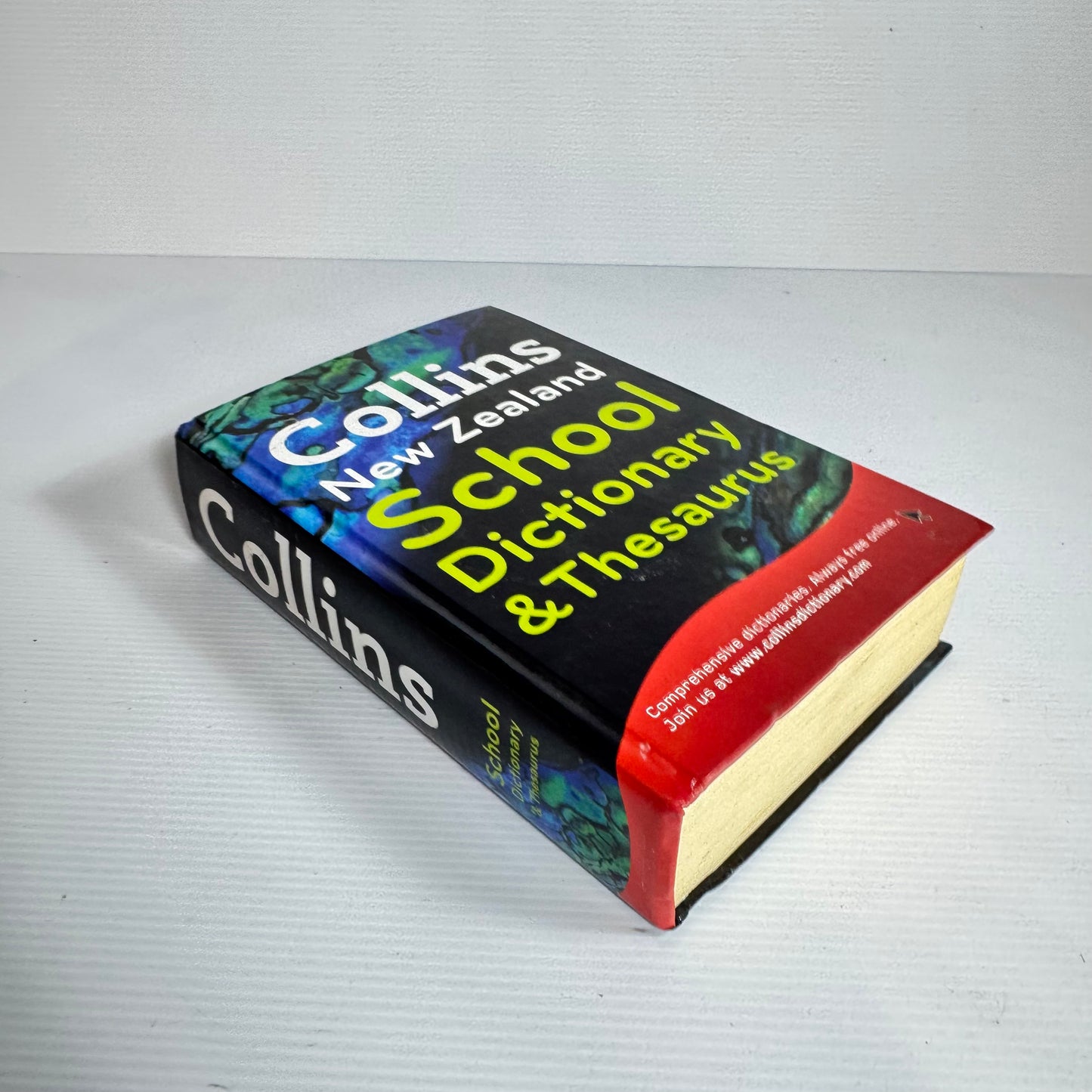 Collins New Zealand School Dictionary & Thesaurus