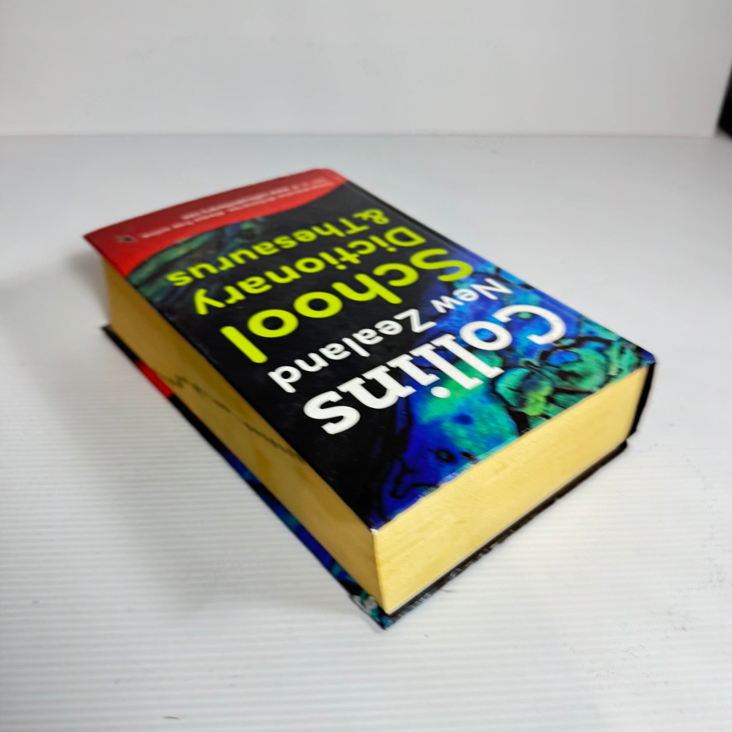 Collins New Zealand School Dictionary & Thesaurus