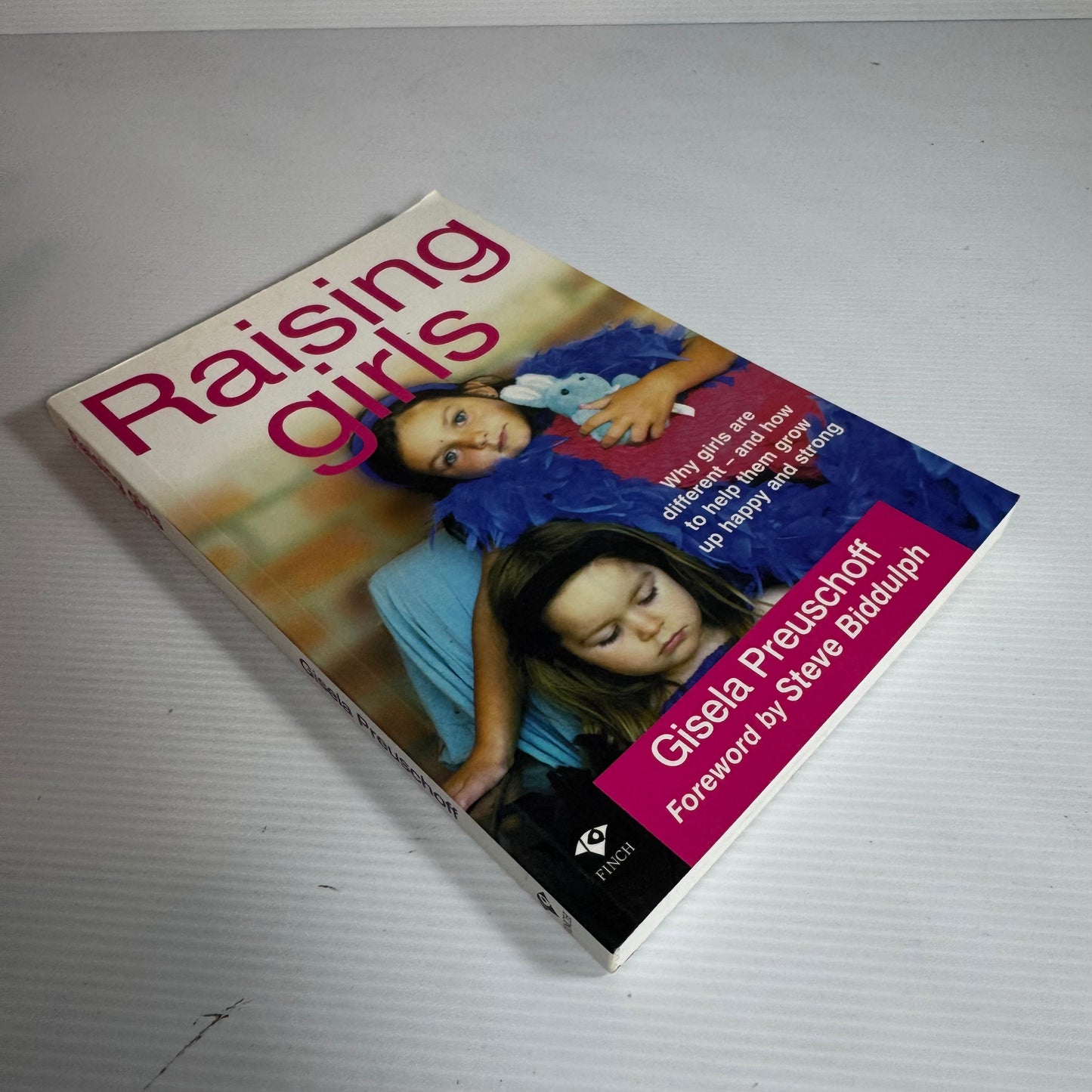 Raising Girls - Gisela Preuschoff