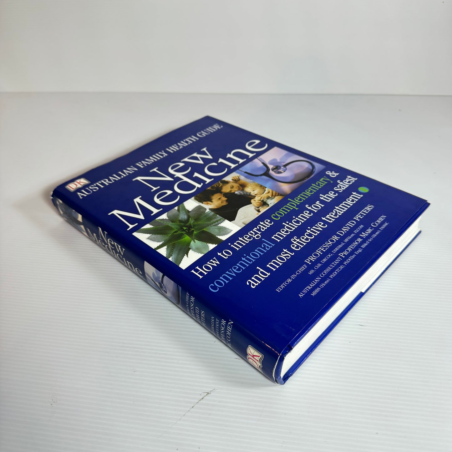 Australian Family Health Guide : New Medicine - Professor David Peters
