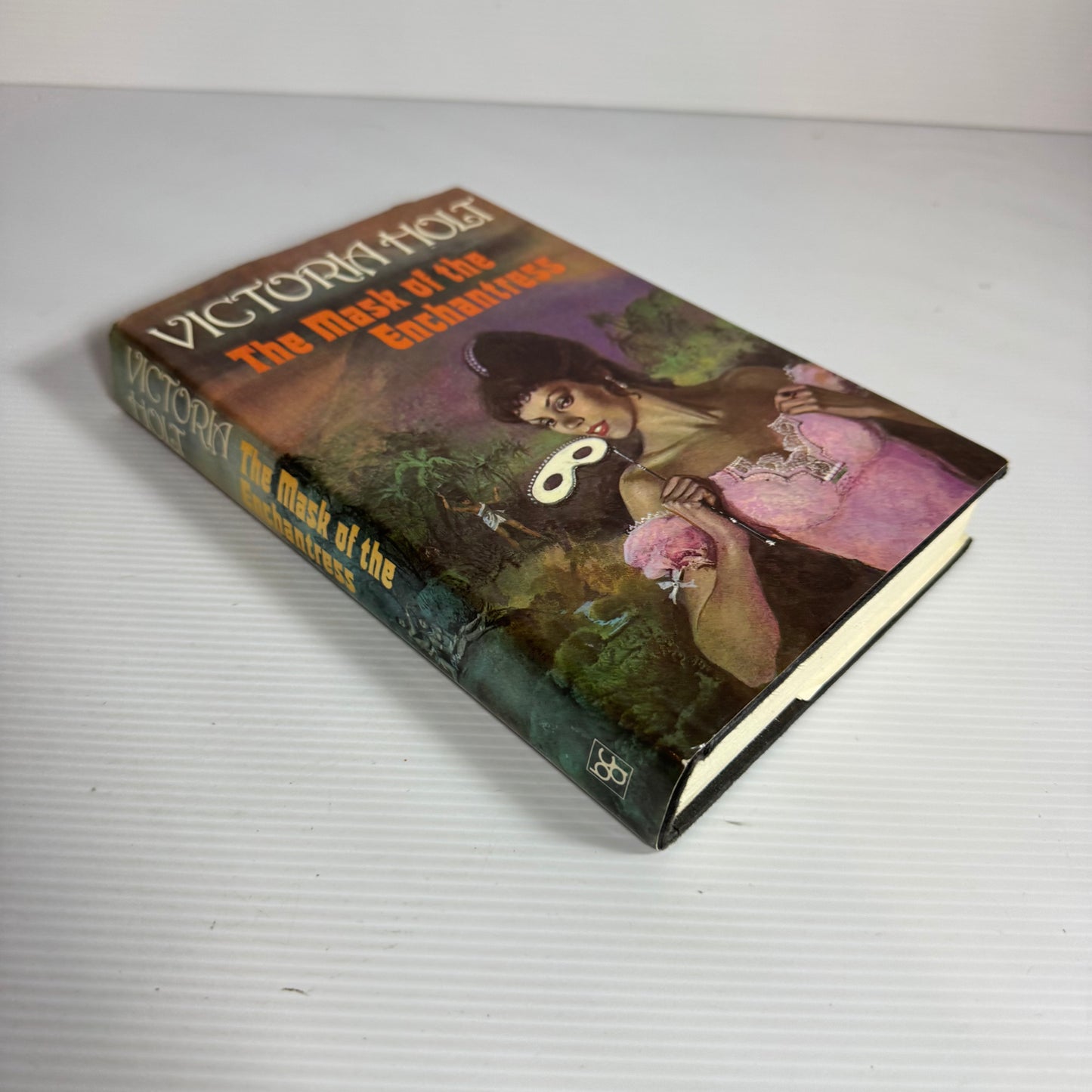 The Mask Of The Enchantress - Victoria Holt (1981)
