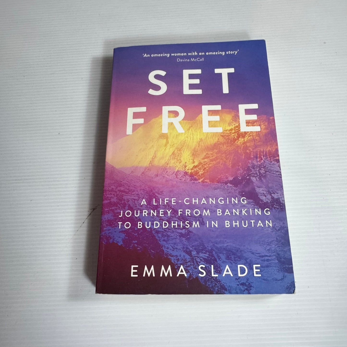 Set Free : A Life-Changing Journey From Banking to Buddhism in Bhutan - Emma Slade