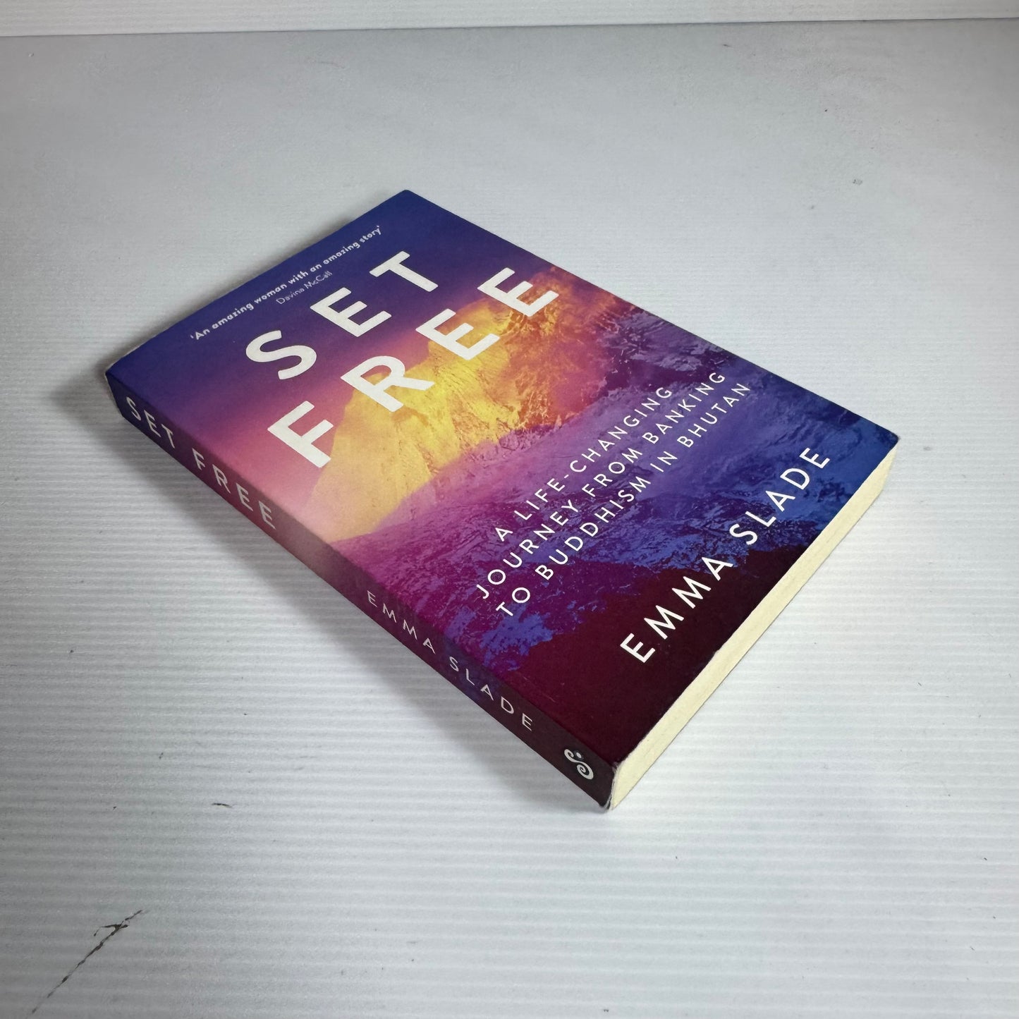 Set Free : A Life-Changing Journey From Banking to Buddhism in Bhutan - Emma Slade