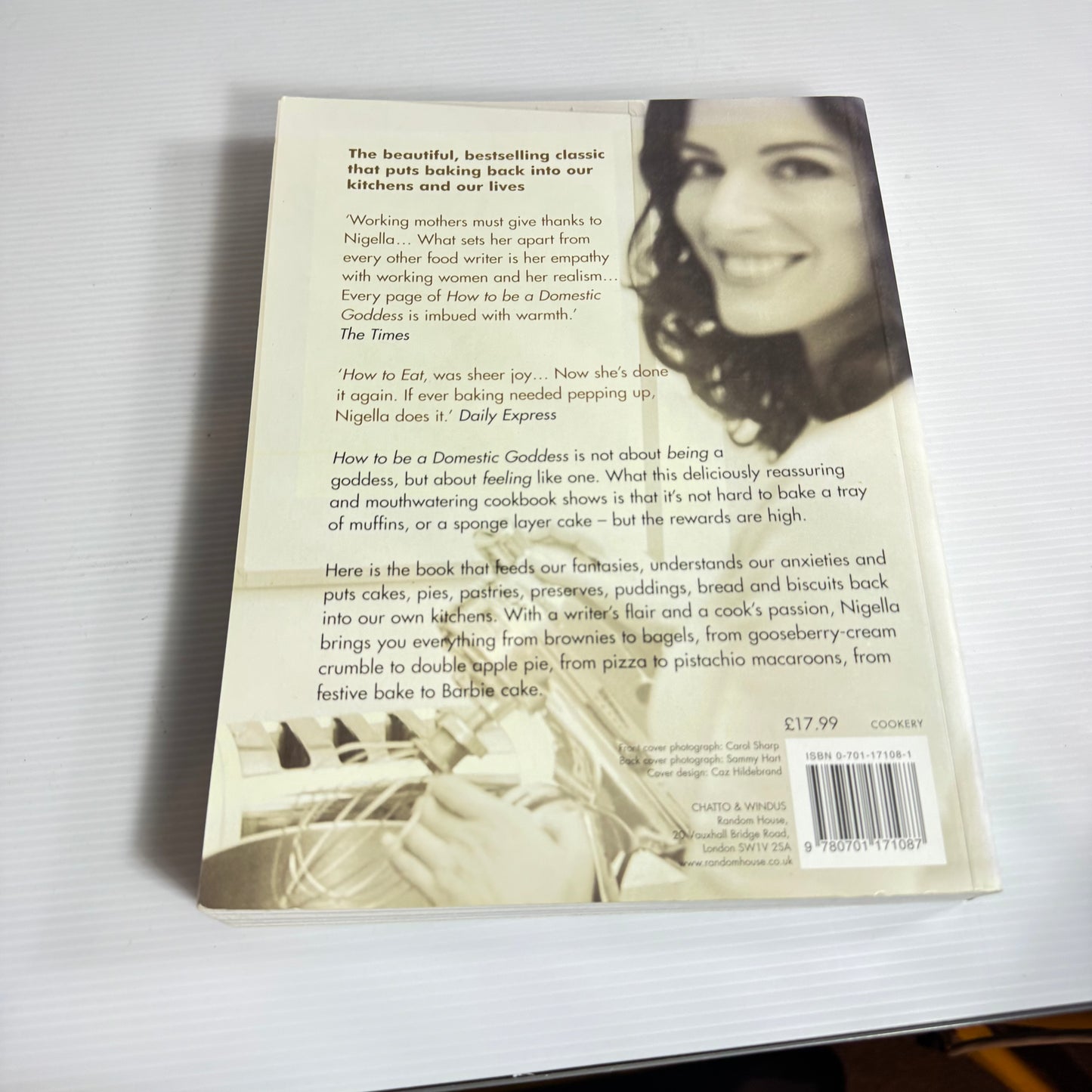 How To Be A Domestic Goddess : Baking And The Art Of Comfort Cooking - Nigella Lawson
