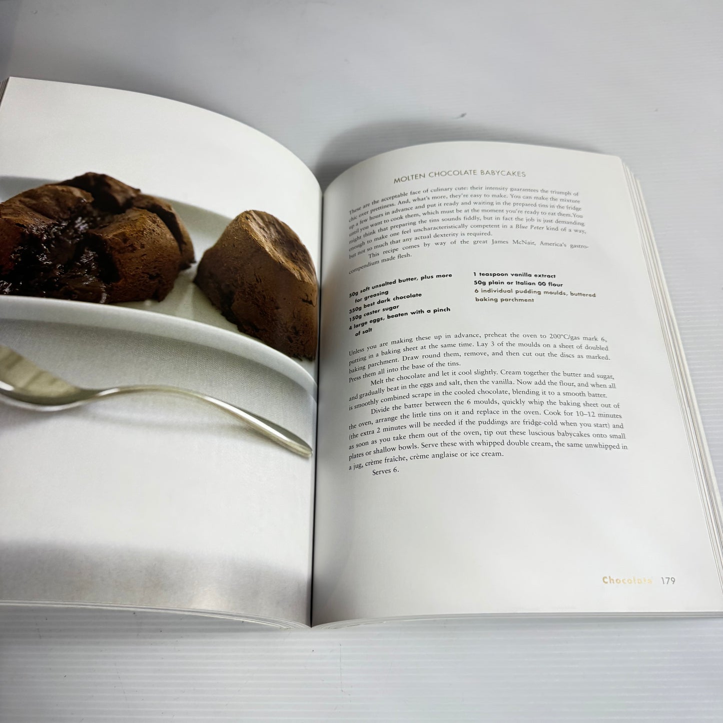How To Be A Domestic Goddess : Baking And The Art Of Comfort Cooking - Nigella Lawson