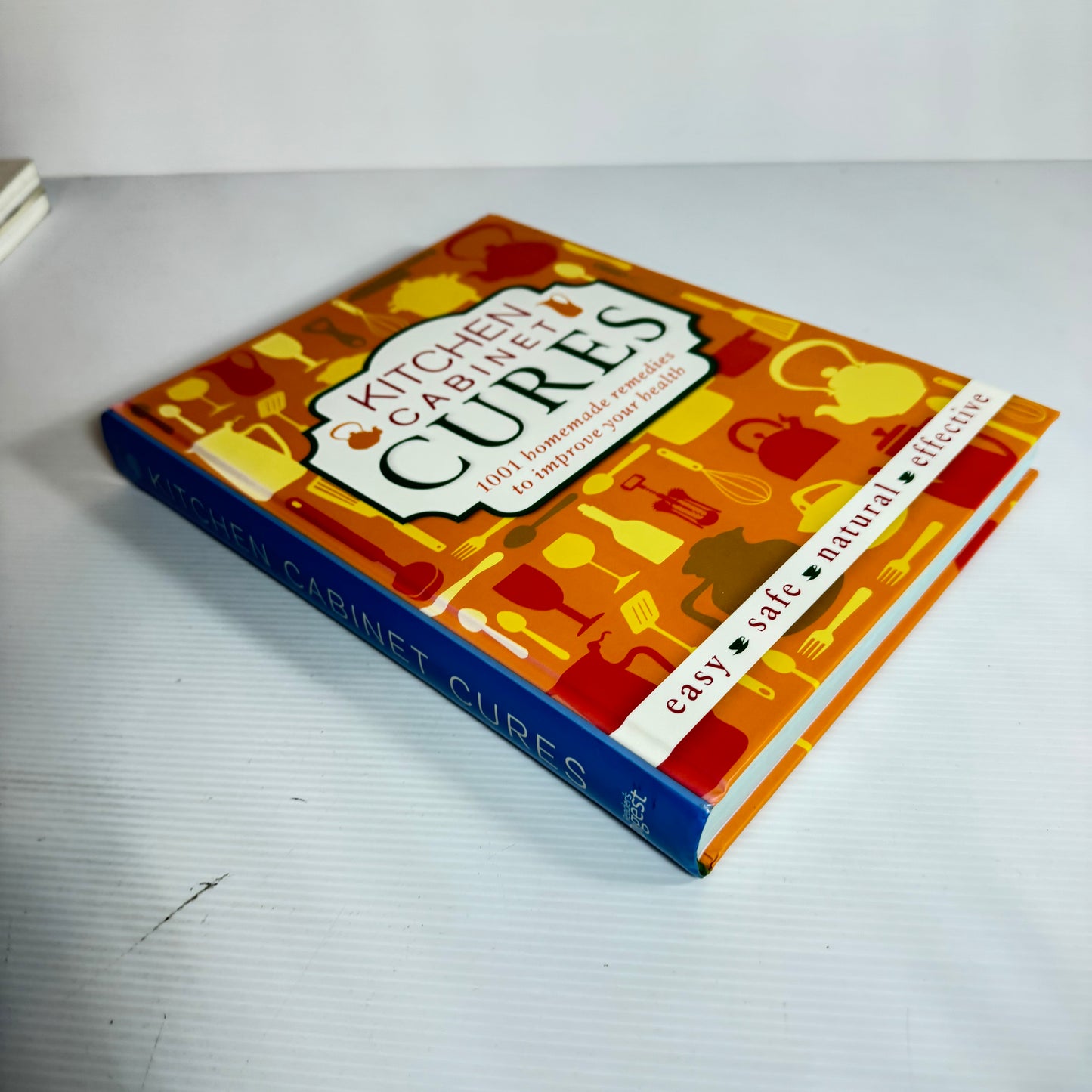 Kitchen Cabinet Cures : 1001 Homemade Remedies to Improve Your Health - Reader's Digest