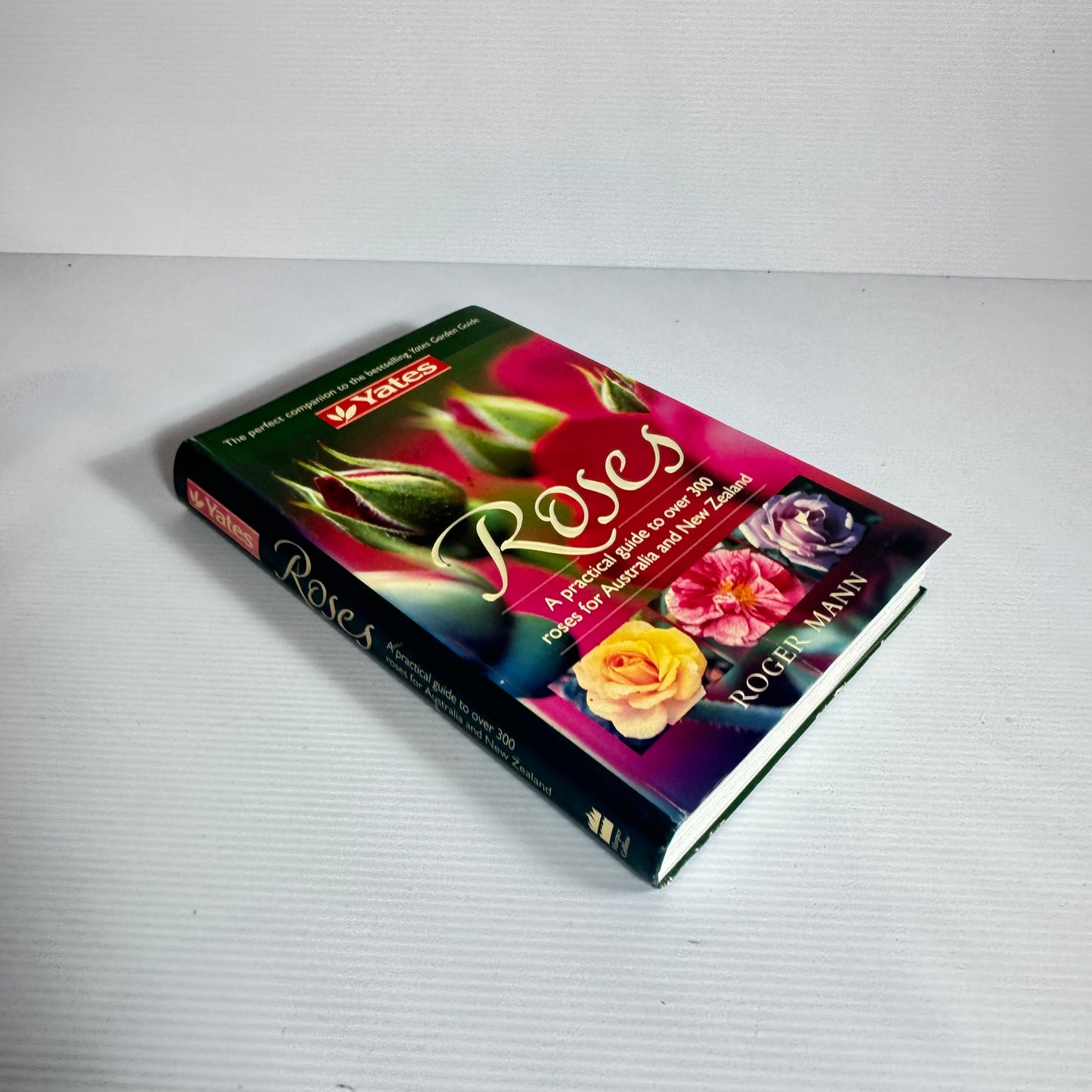 Yates Roses : A Practical Guide to Over 300 Roses for Australian and New Zealand - Roger Mann