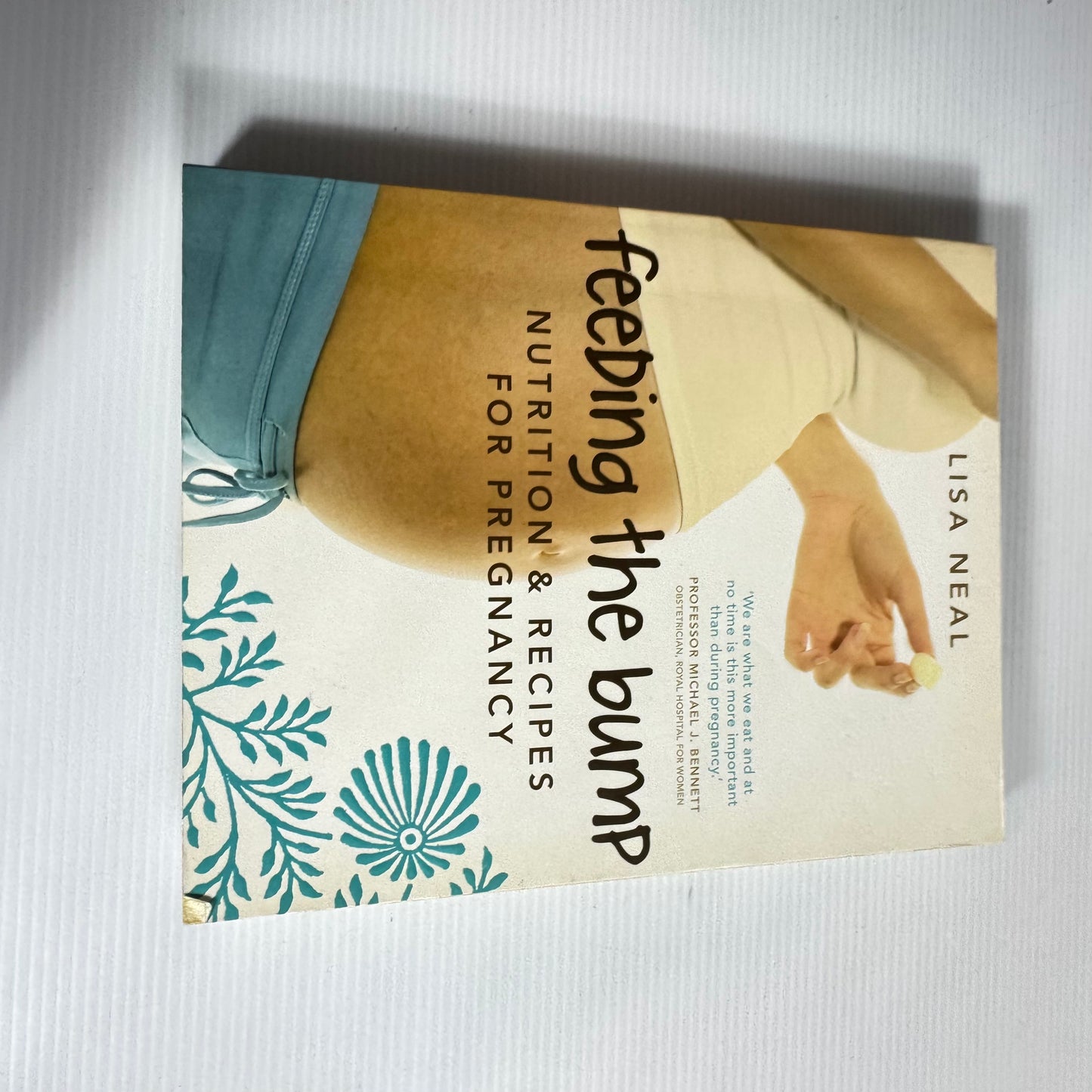 Feeding the Bump : Nutrition & Recipes For Pregnancy - Lisa Neal