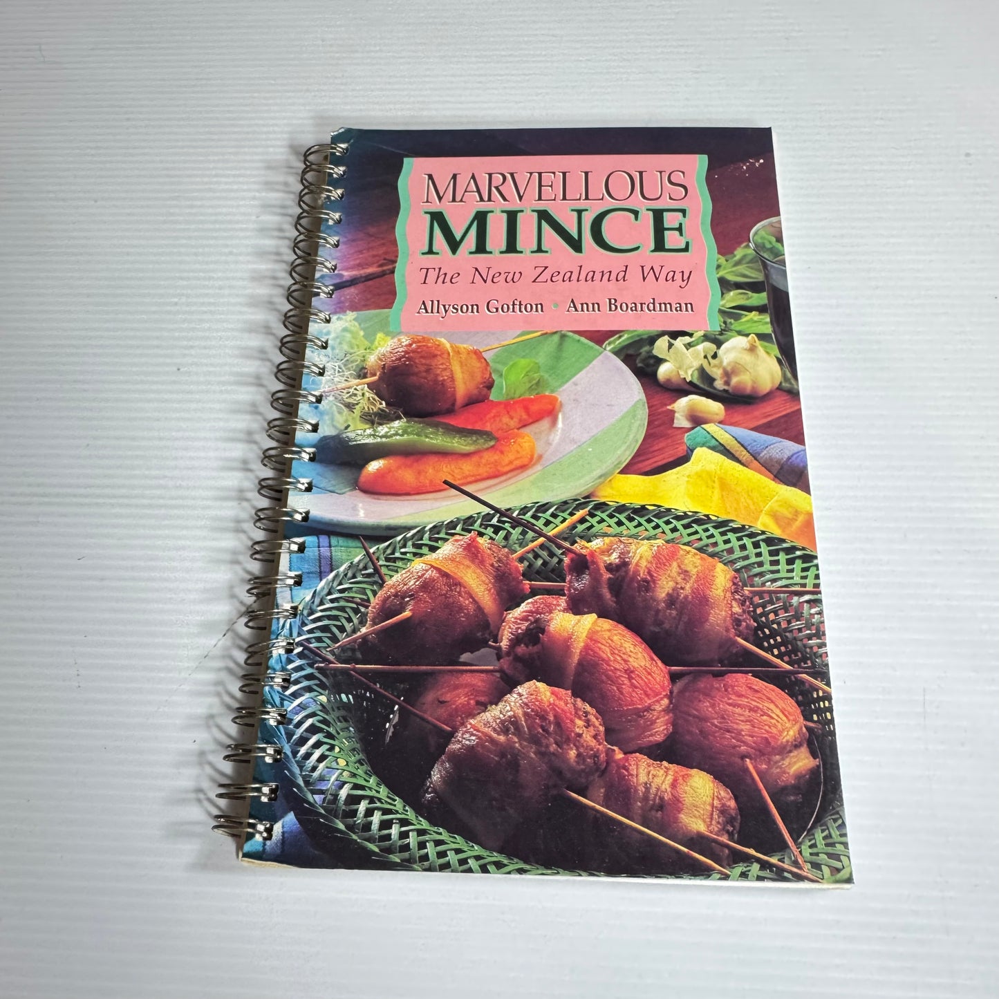 Marvellous Mince The New Zealand Way - Allyson Gofton & Ann Boardman (Vintage 1993)