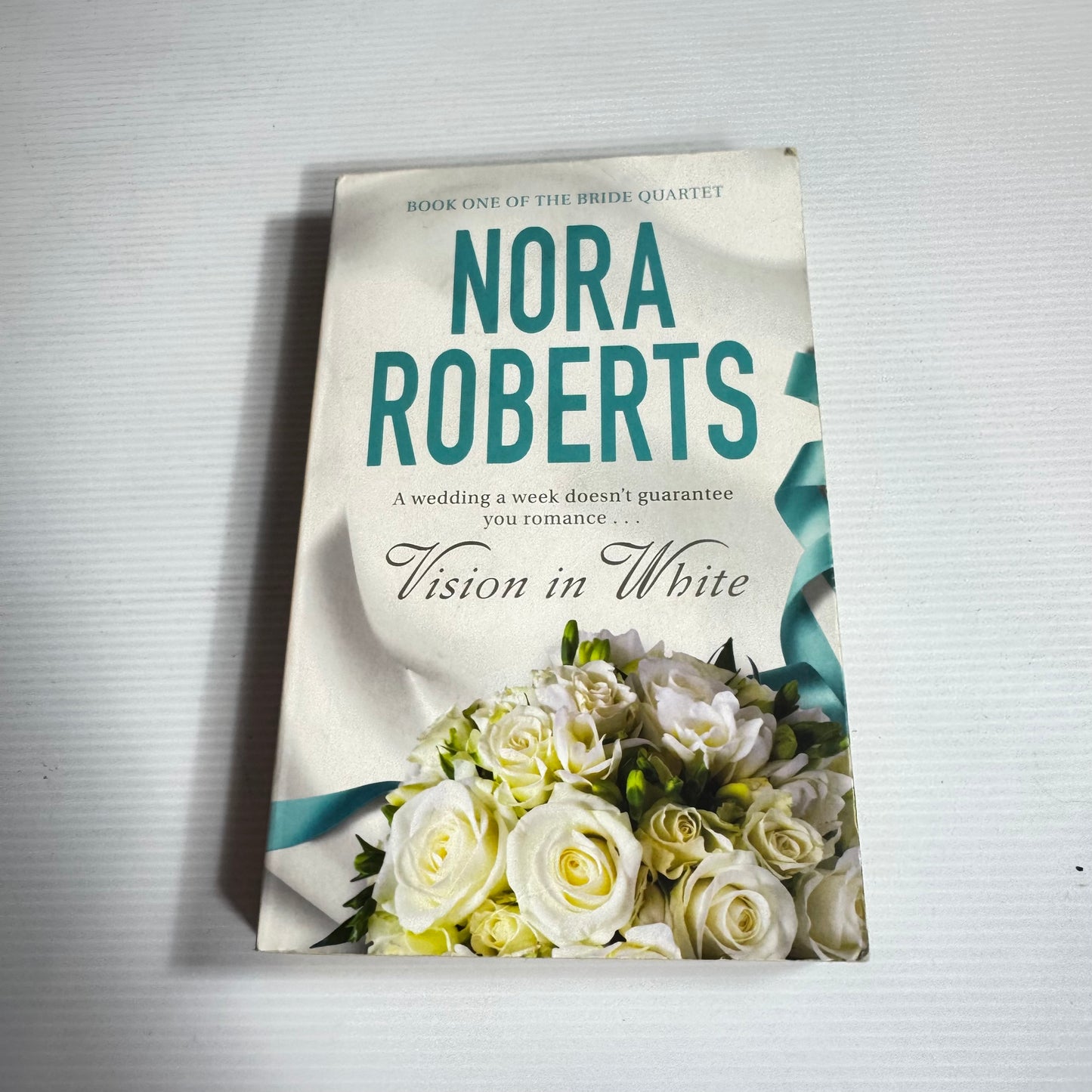 Vision in White - Nora Roberts