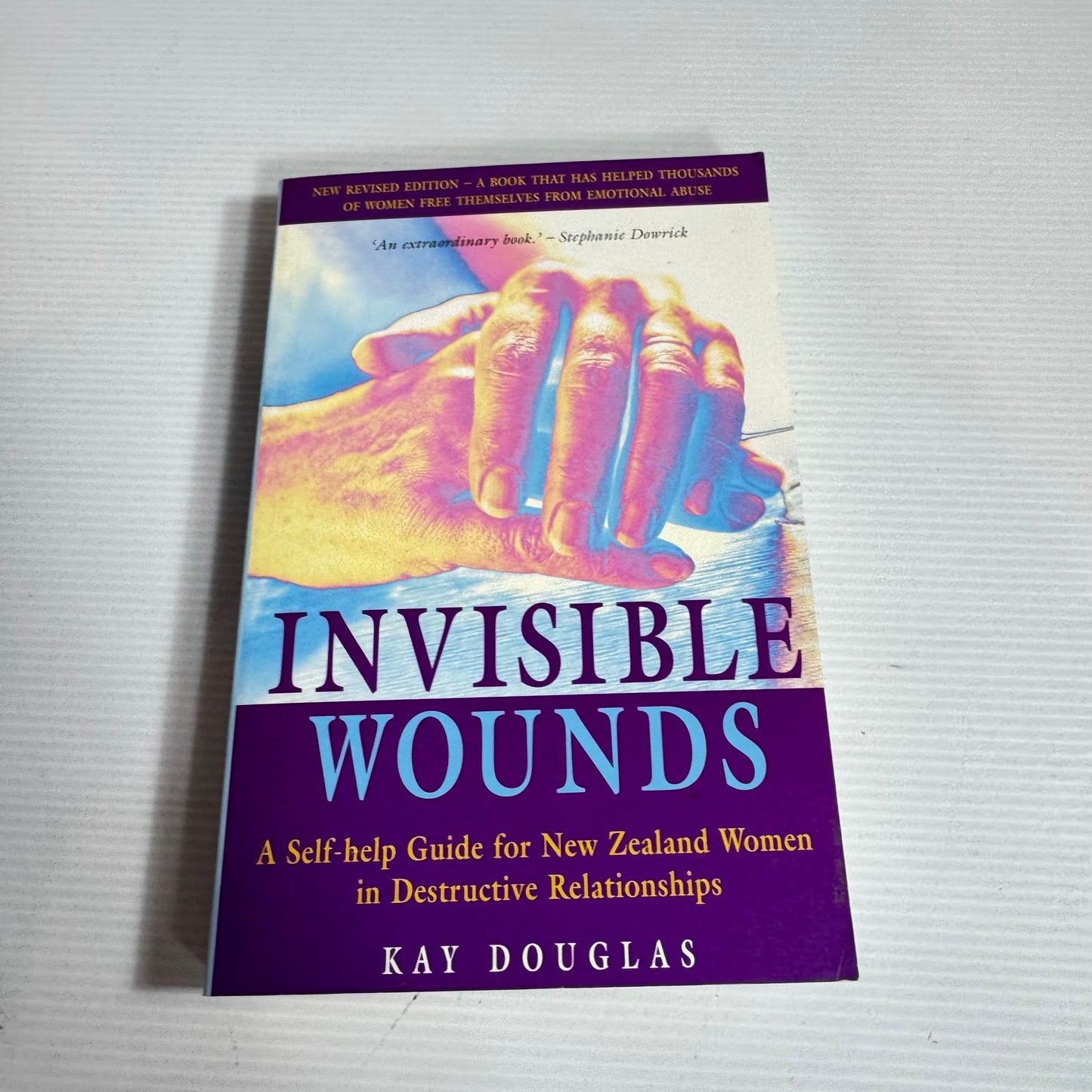Invisible Wounds : A Self-Help Guide for New Zealand Women in Destructive Relationships - Kay Douglas